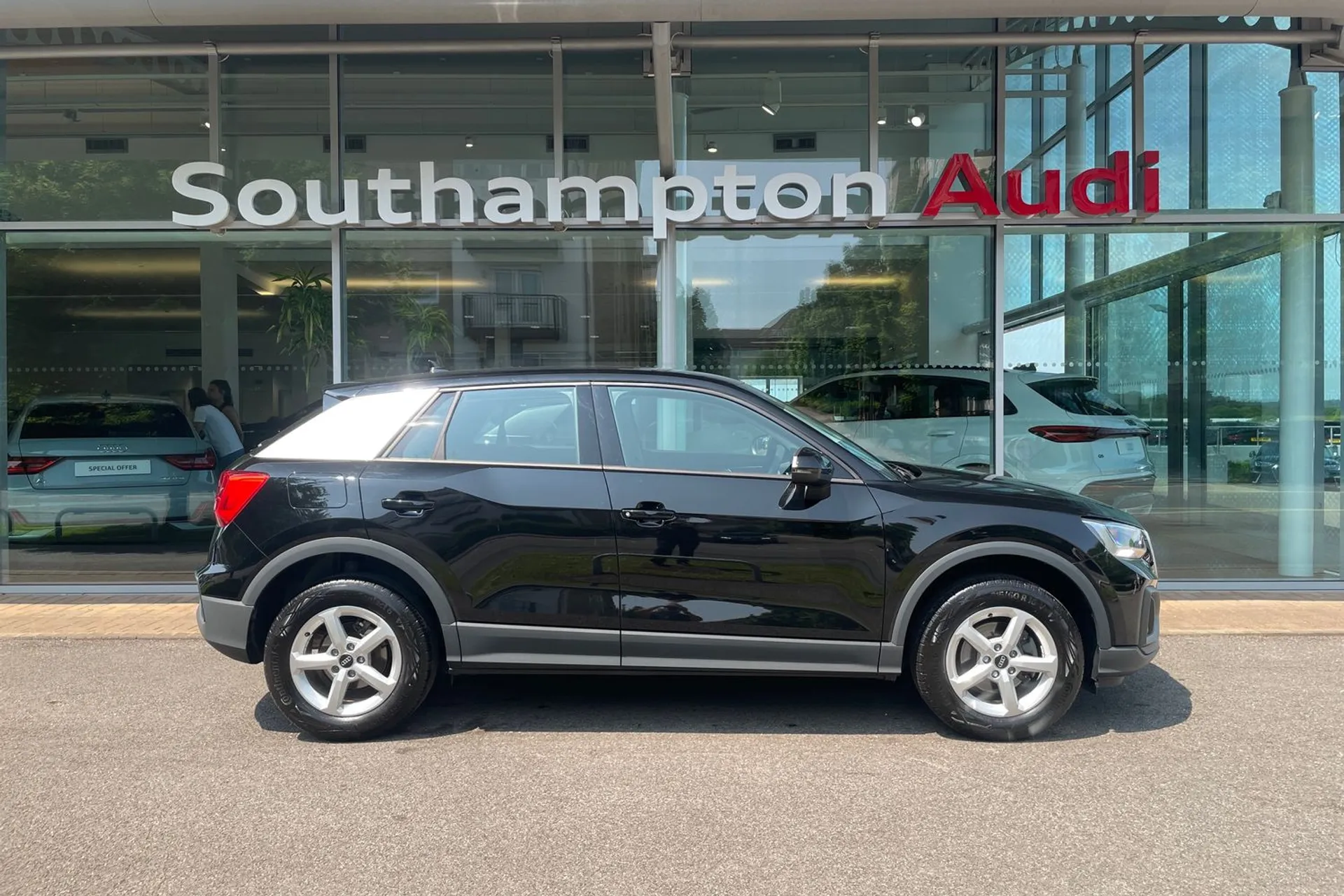 Audi Q2 thumbnail image number 2