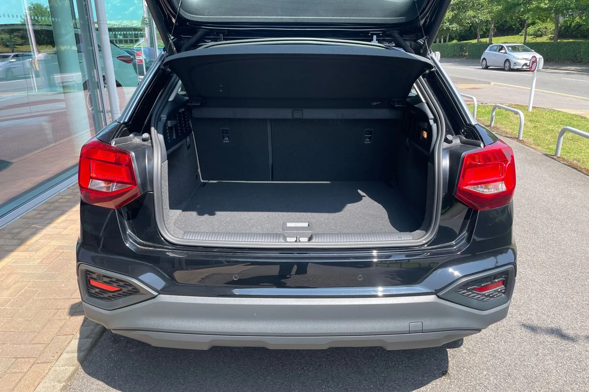 Audi Q2 thumbnail image number 18