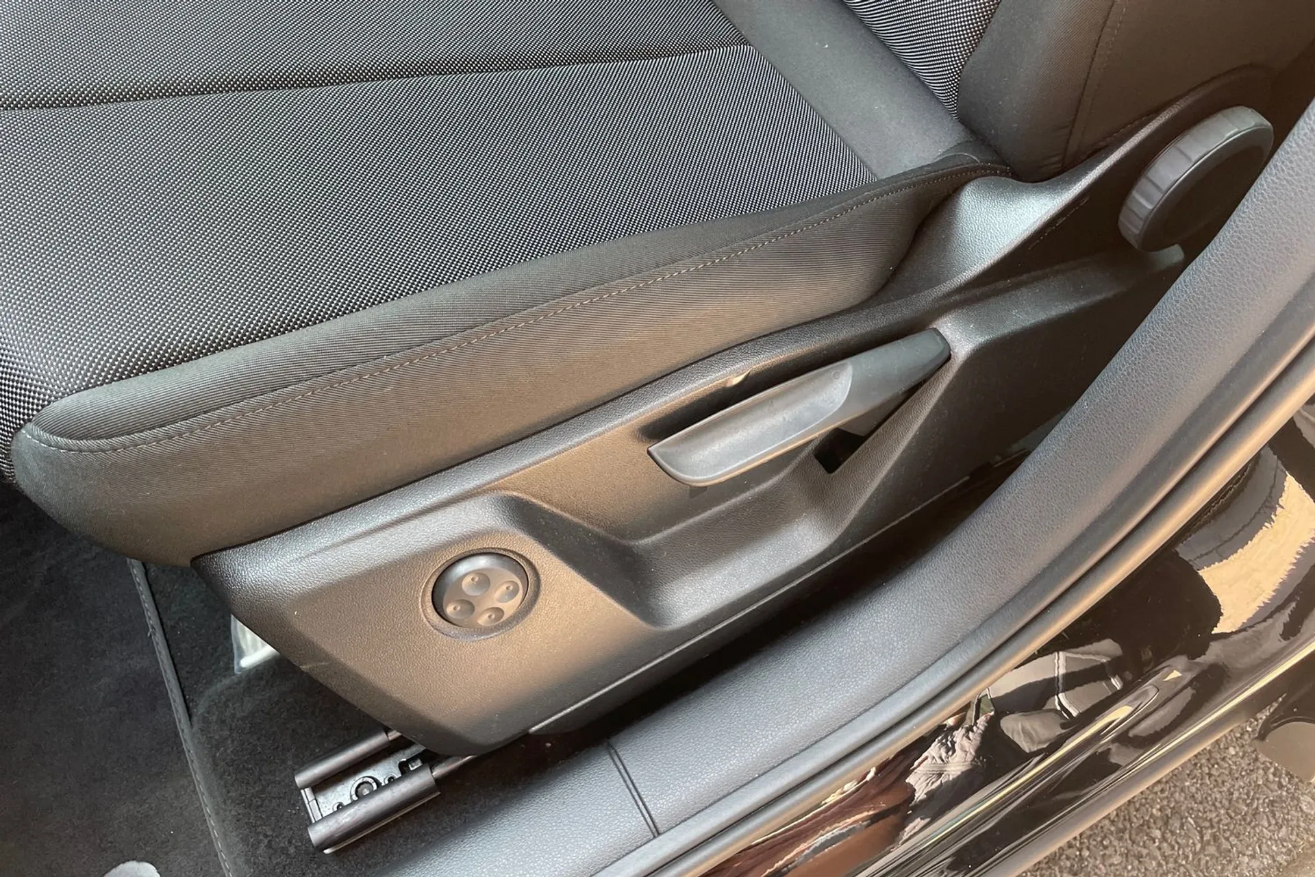 Audi Q2 thumbnail image number 28