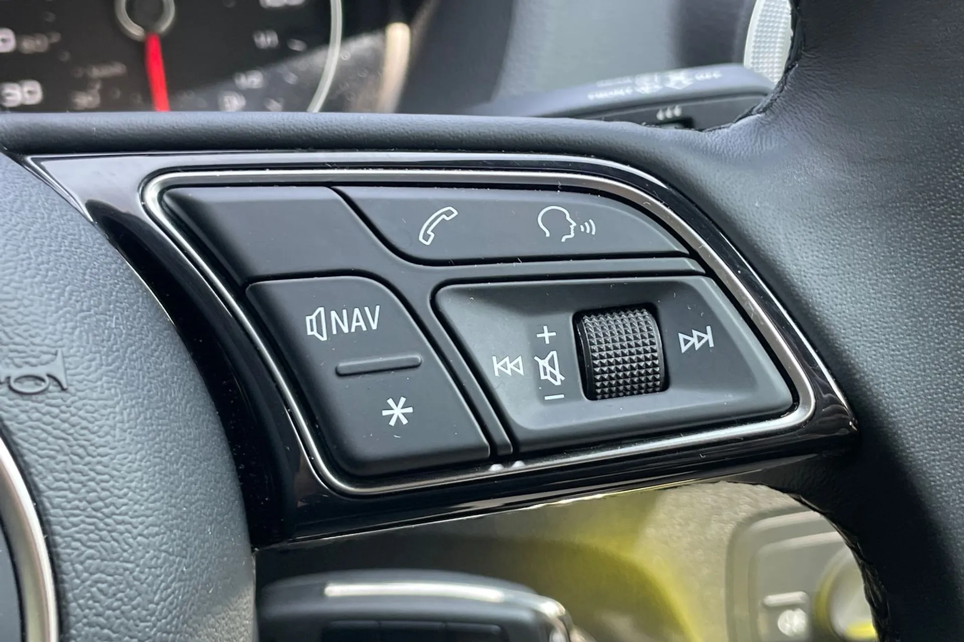 Audi Q2 thumbnail image number 36