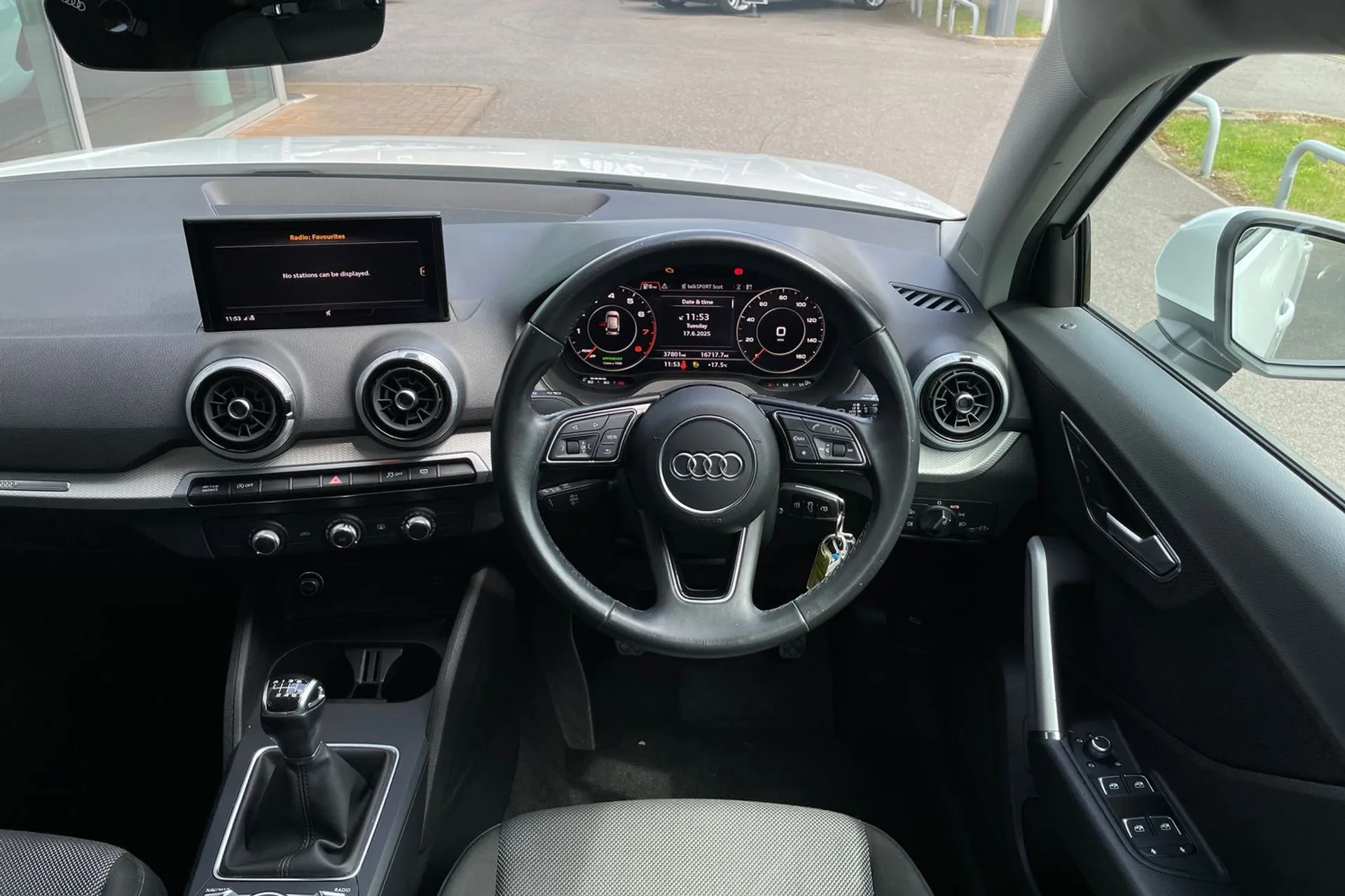 Audi Q2 thumbnail image number 33