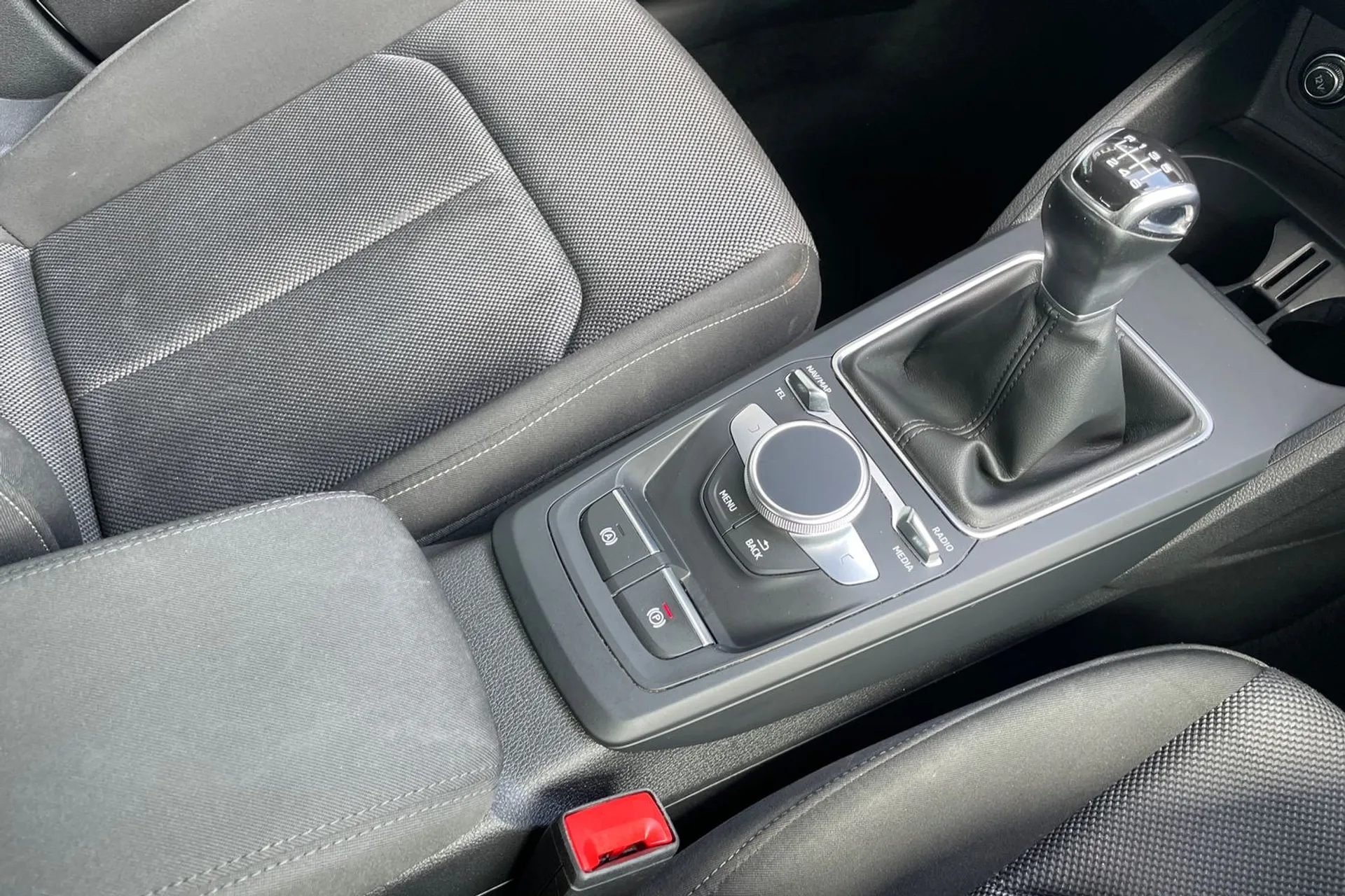 Audi Q2 thumbnail image number 40