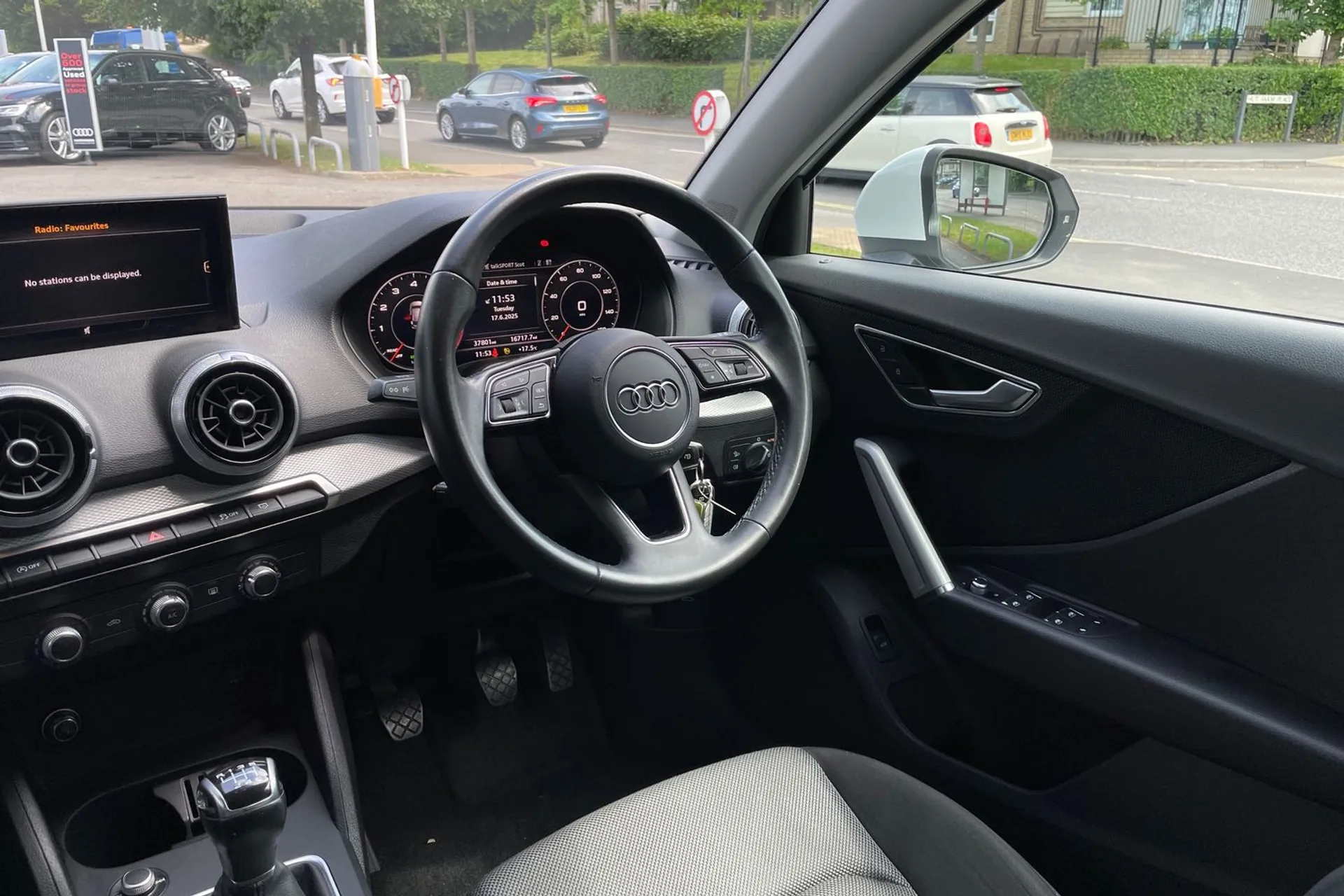 Audi Q2 thumbnail image number 32
