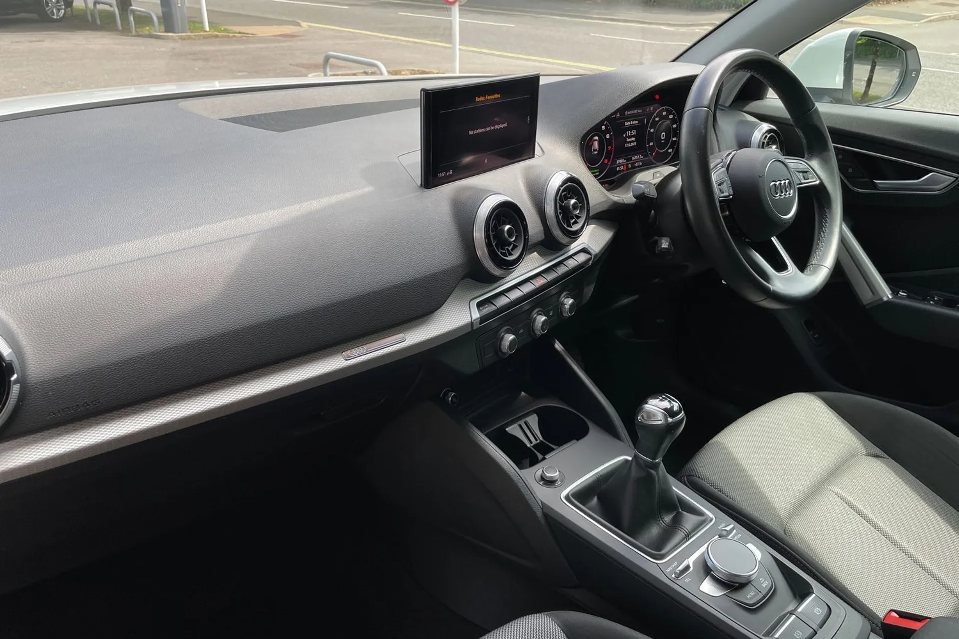 Audi Q2 thumbnail image number 26