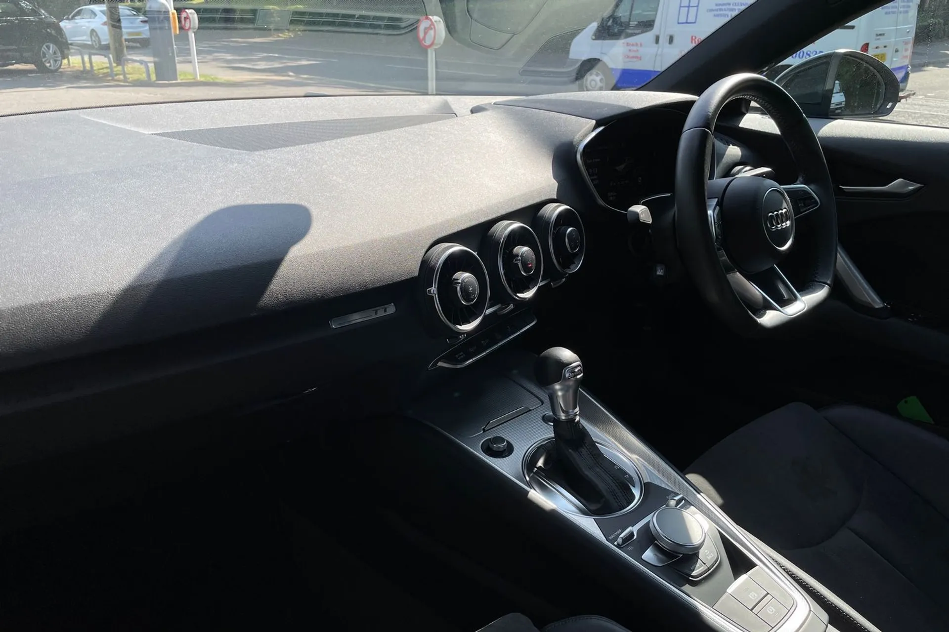 Audi TT thumbnail image number 26