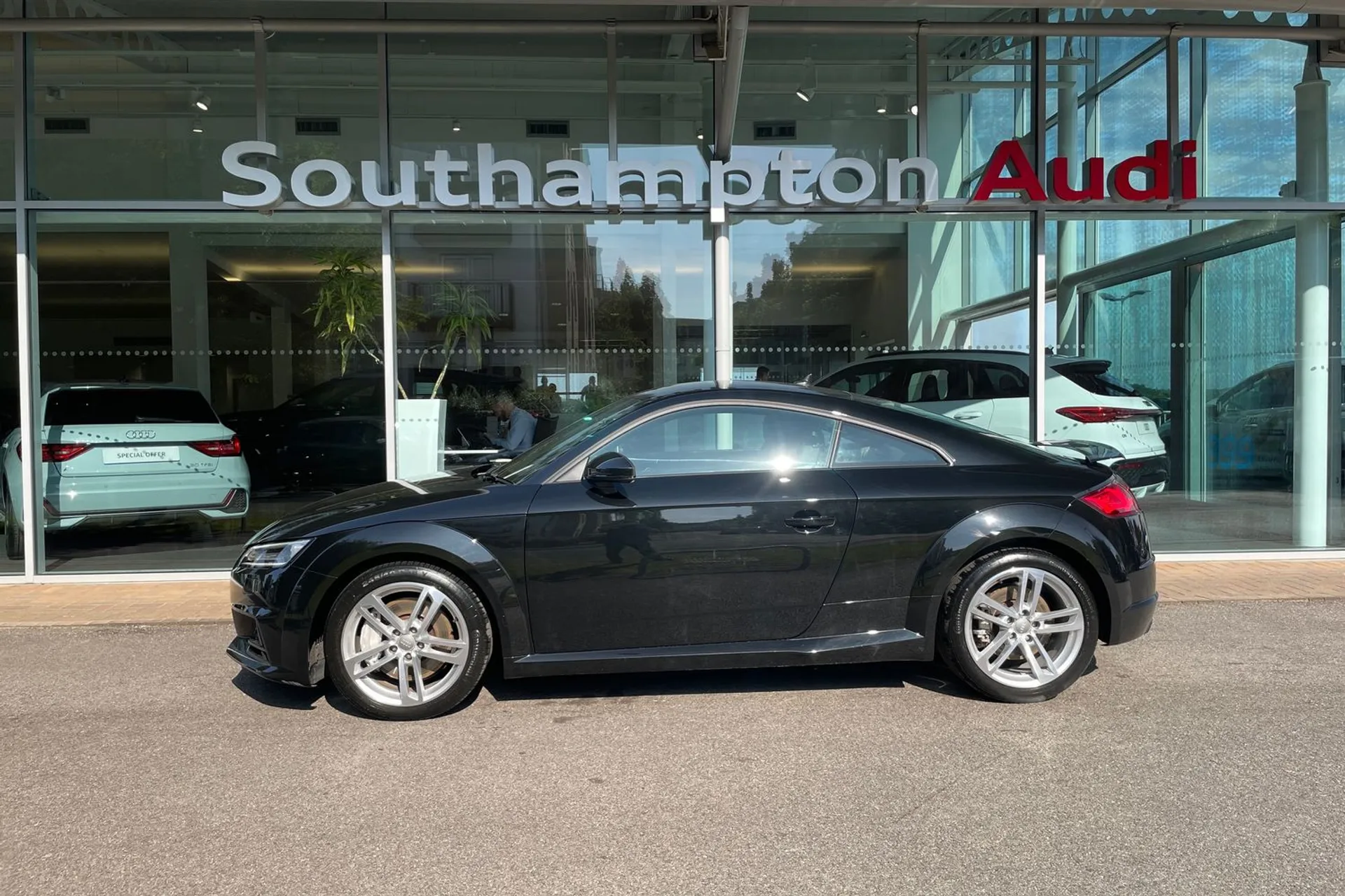 Audi TT thumbnail image number 8