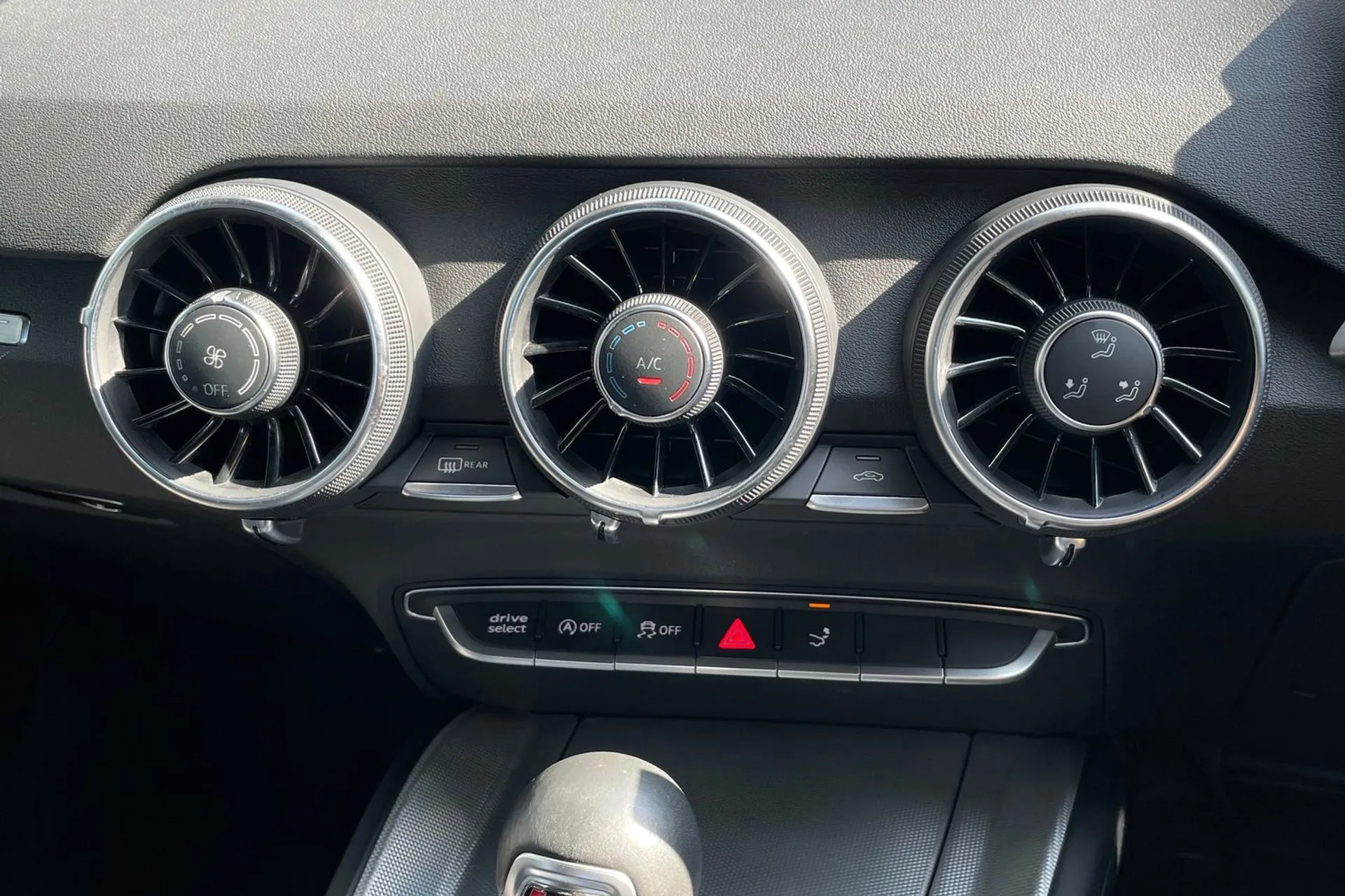 Audi TT thumbnail image number 38