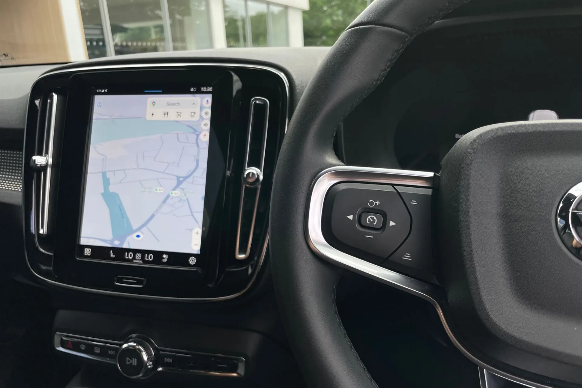 Volvo XC40 thumbnail image number 35