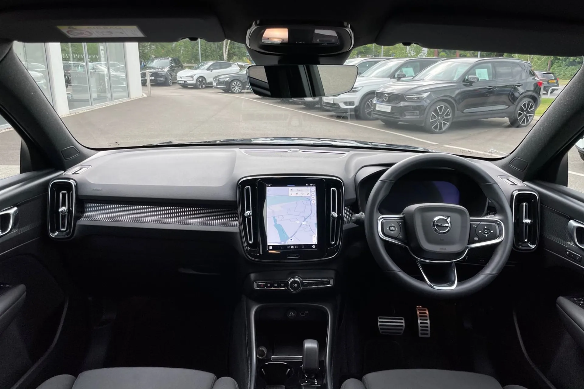 Volvo XC40 thumbnail image number 3