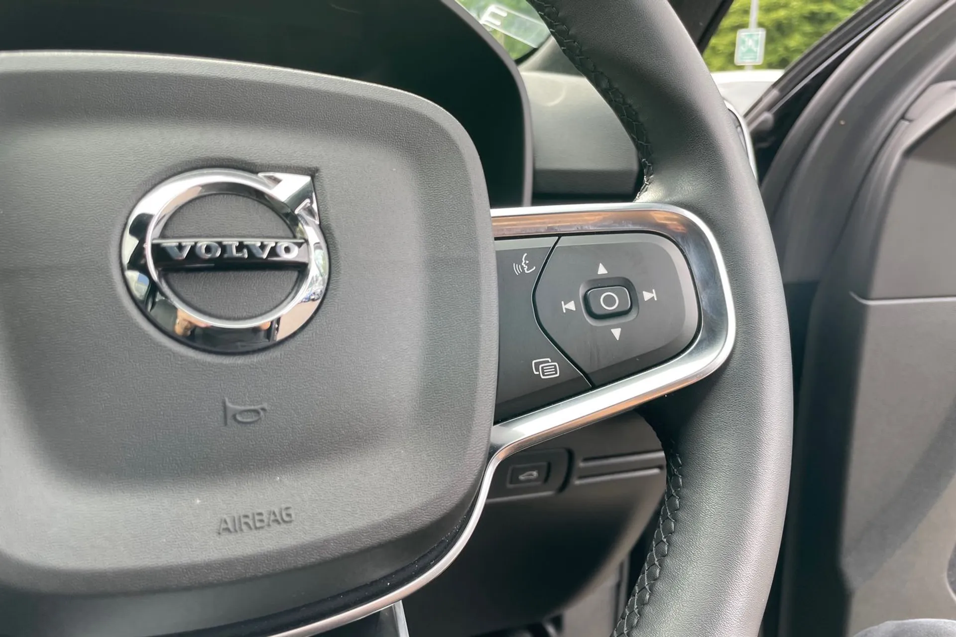 Volvo XC40 thumbnail image number 36