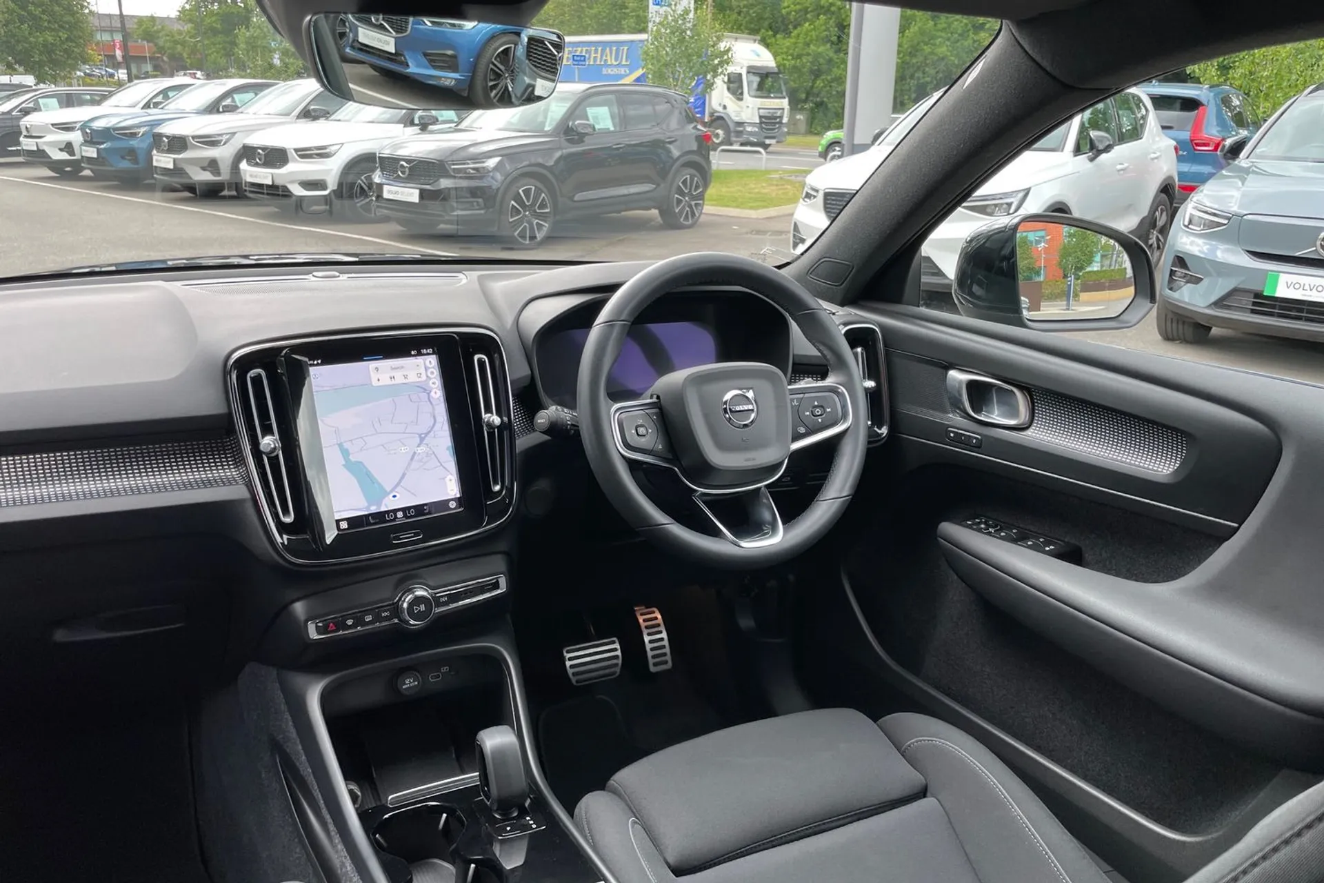 Volvo XC40 thumbnail image number 32