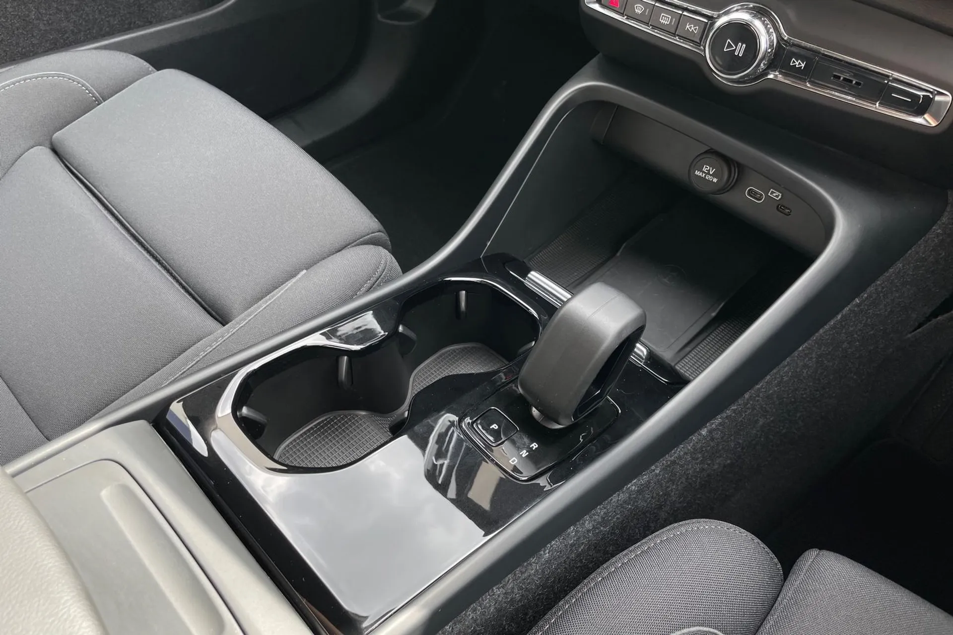 Volvo XC40 thumbnail image number 41