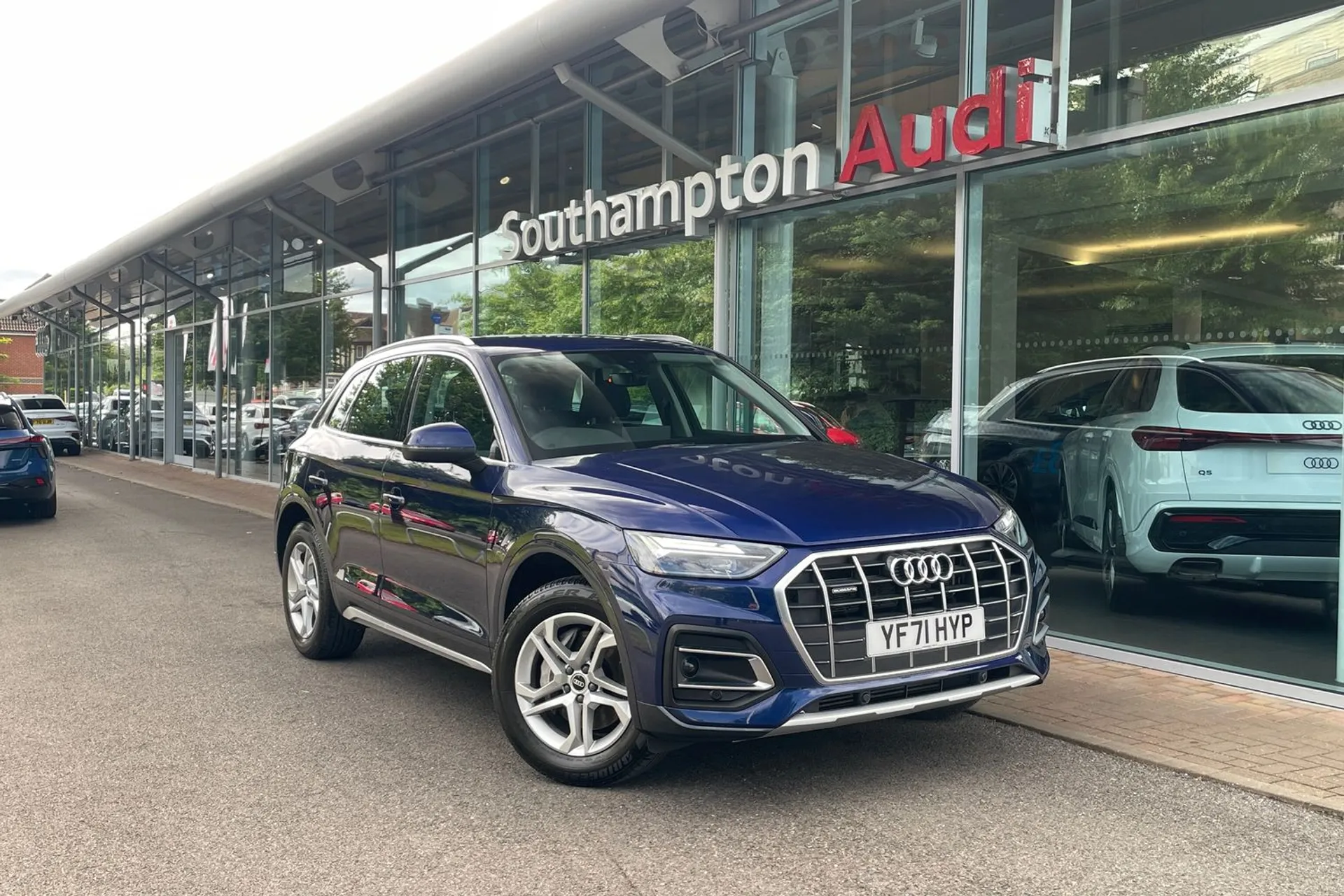Audi Q5 focused image