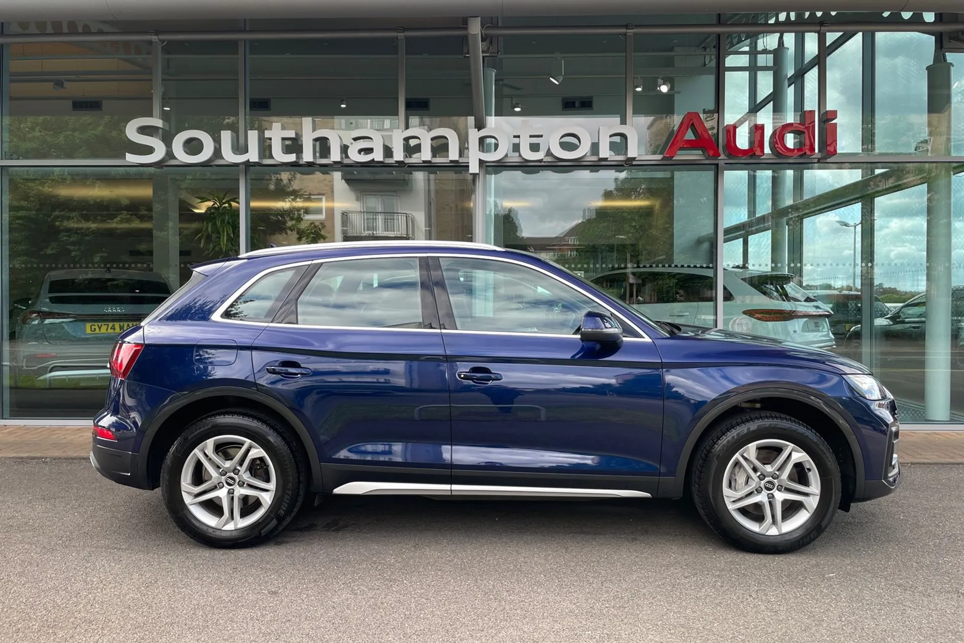 Audi Q5 thumbnail image number 2