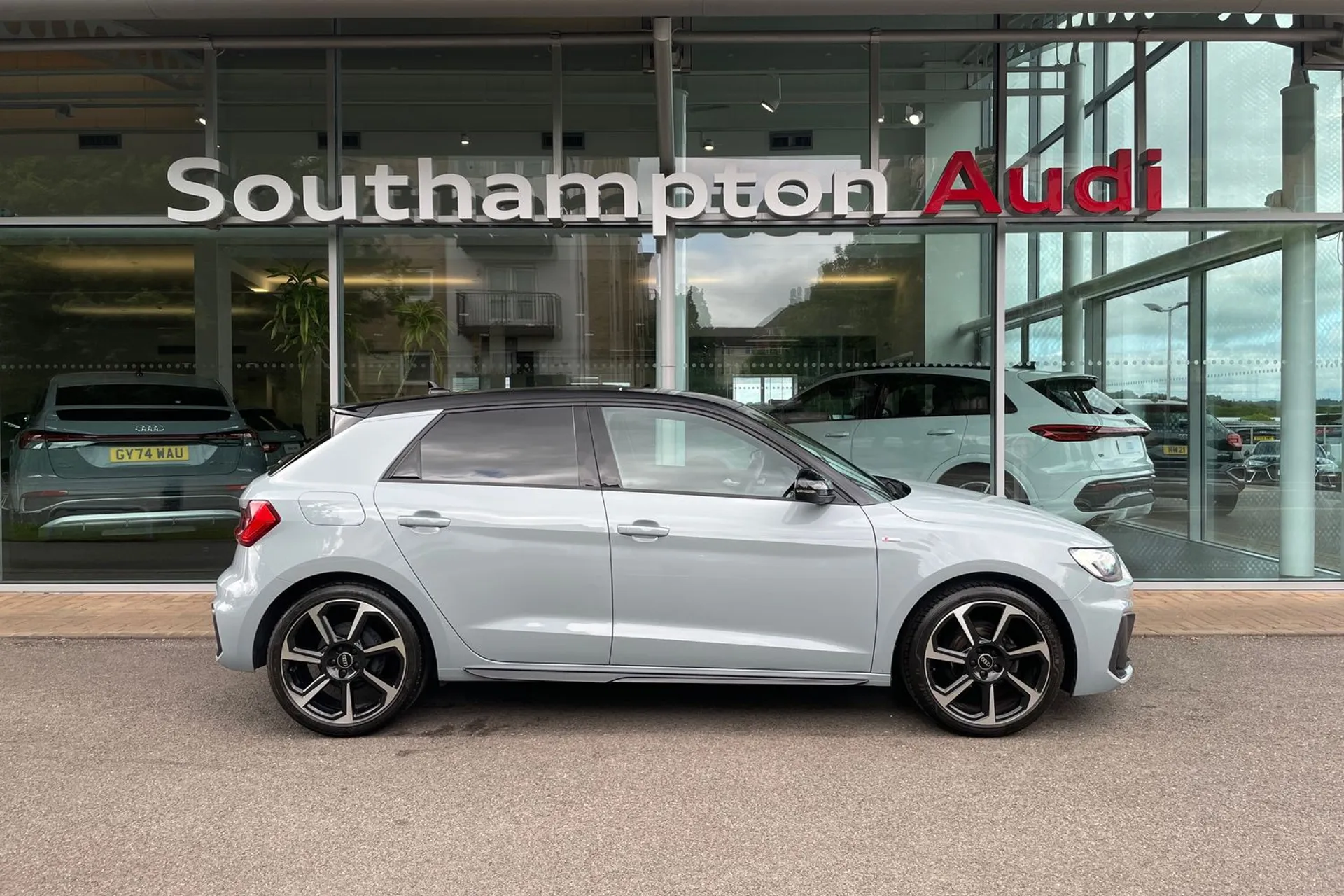 Audi A1 thumbnail image number 2