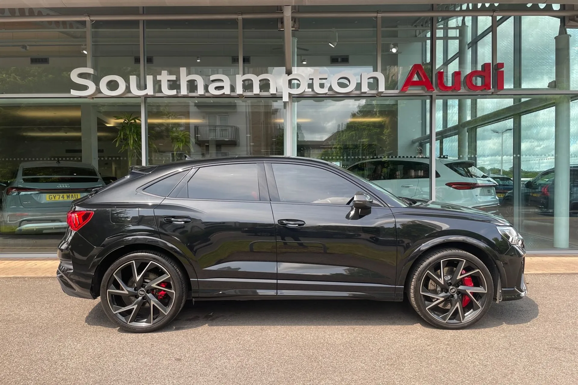 Audi RS Q3 thumbnail image number 2
