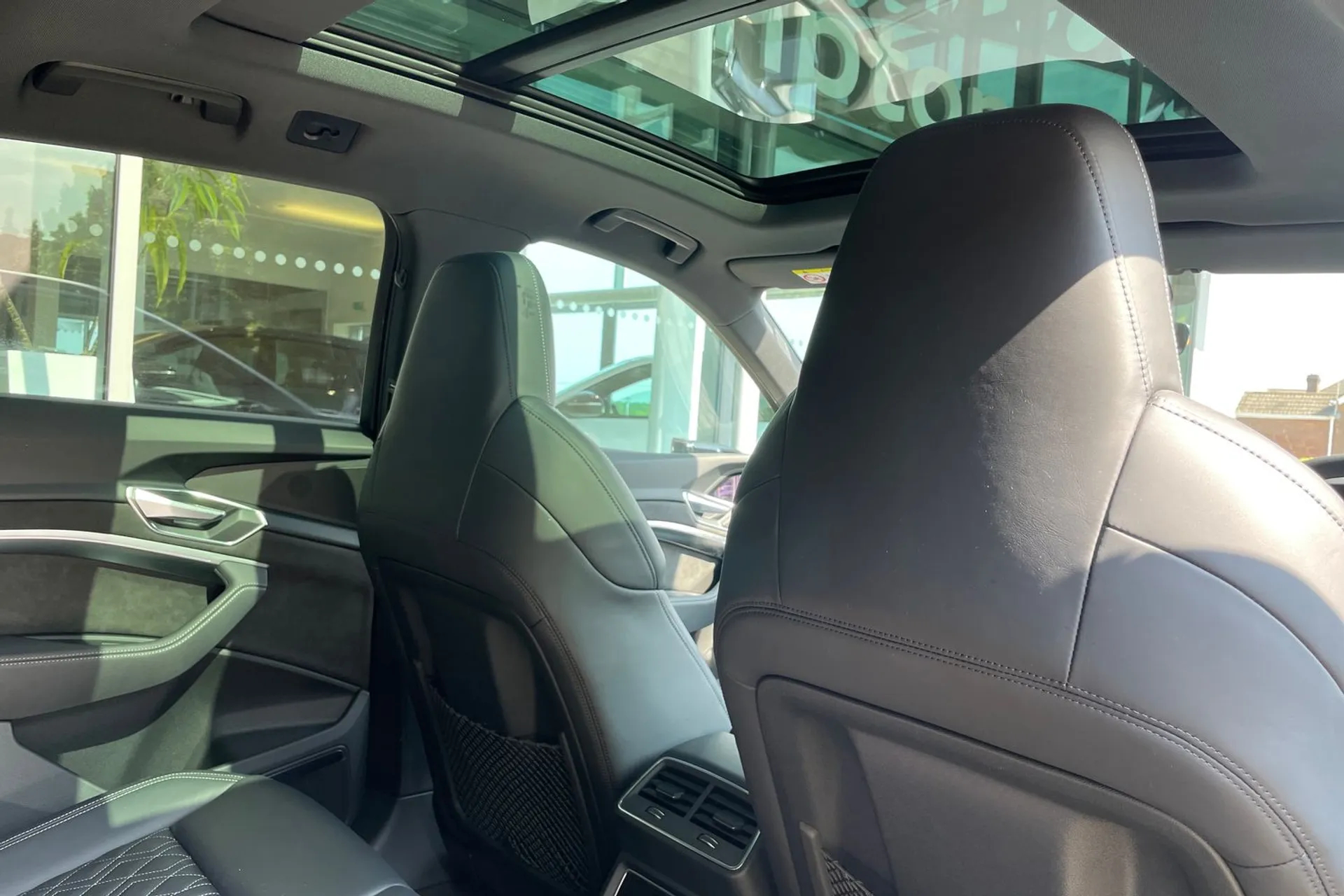 Audi e-tron thumbnail image number 22