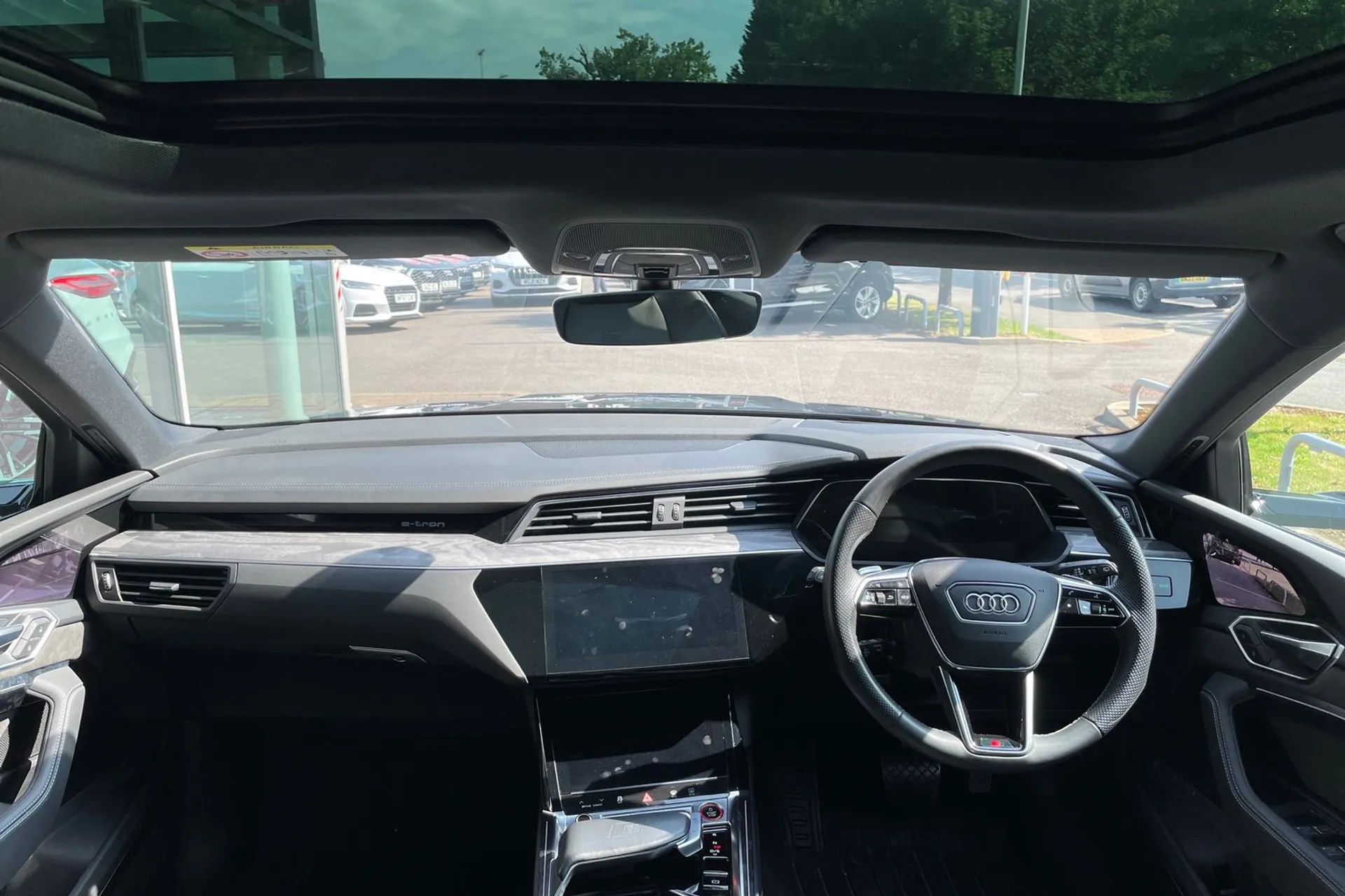 Audi e-tron thumbnail image number 3