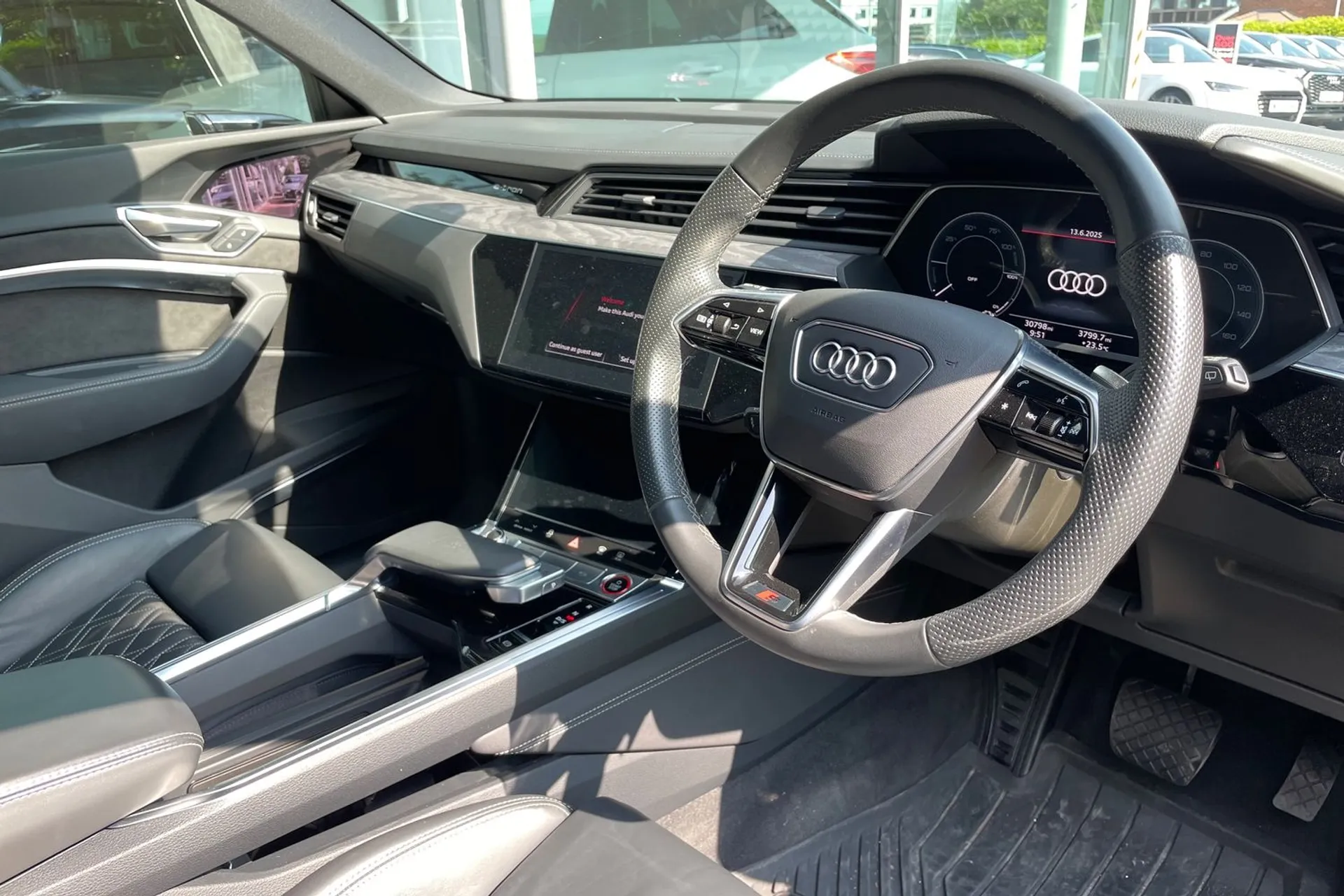 Audi e-tron thumbnail image number 25