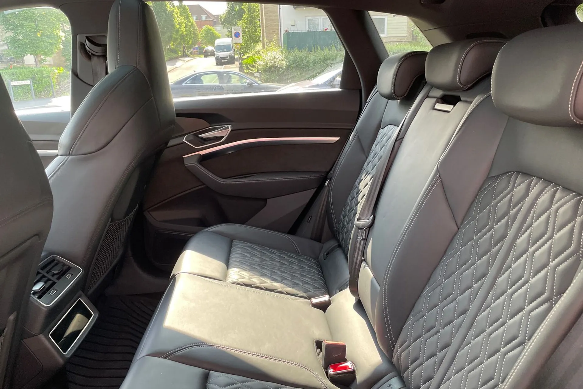 Audi e-tron thumbnail image number 29