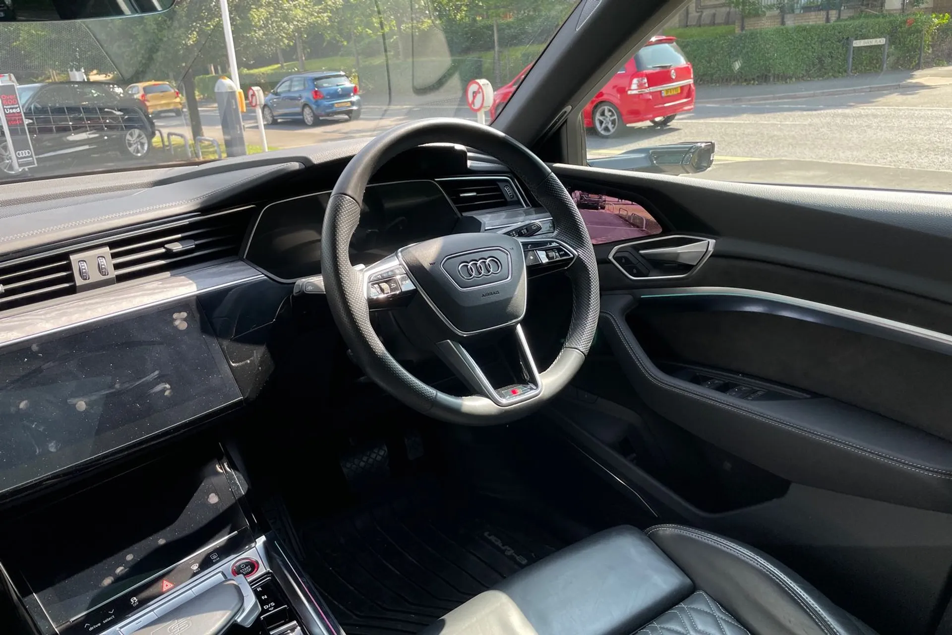 Audi e-tron thumbnail image number 32