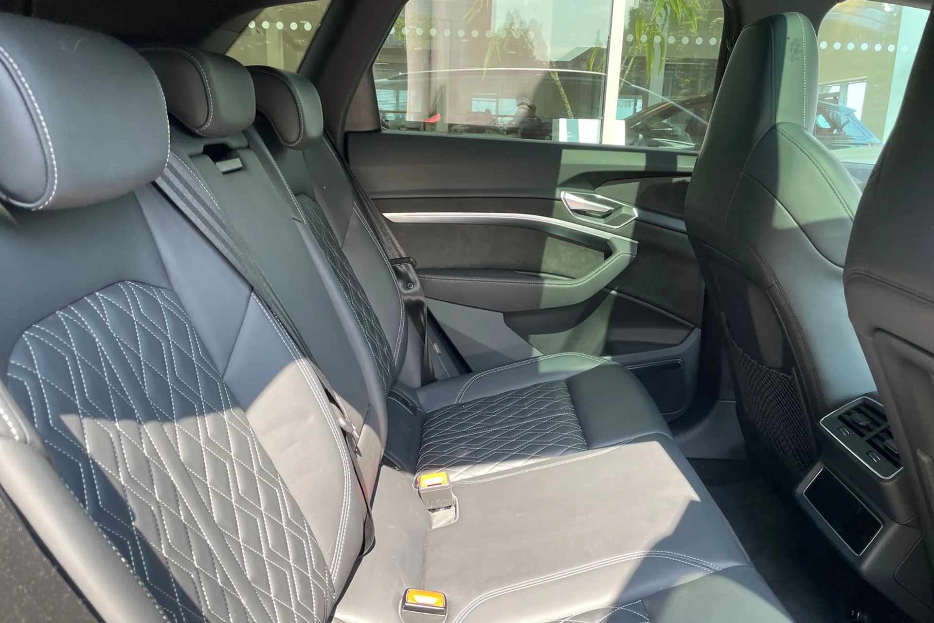 Audi e-tron thumbnail image number 21