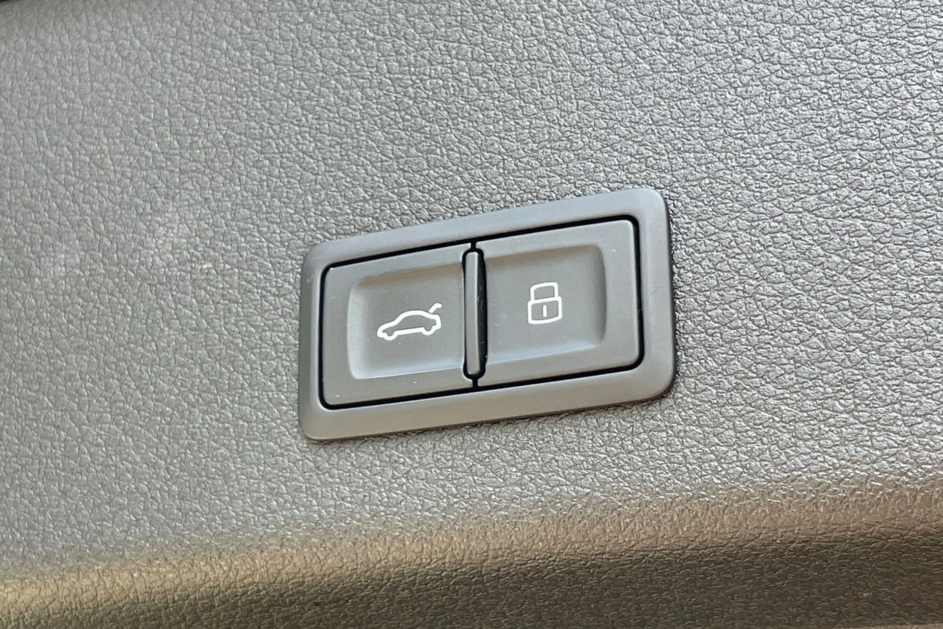 Audi e-tron thumbnail image number 19