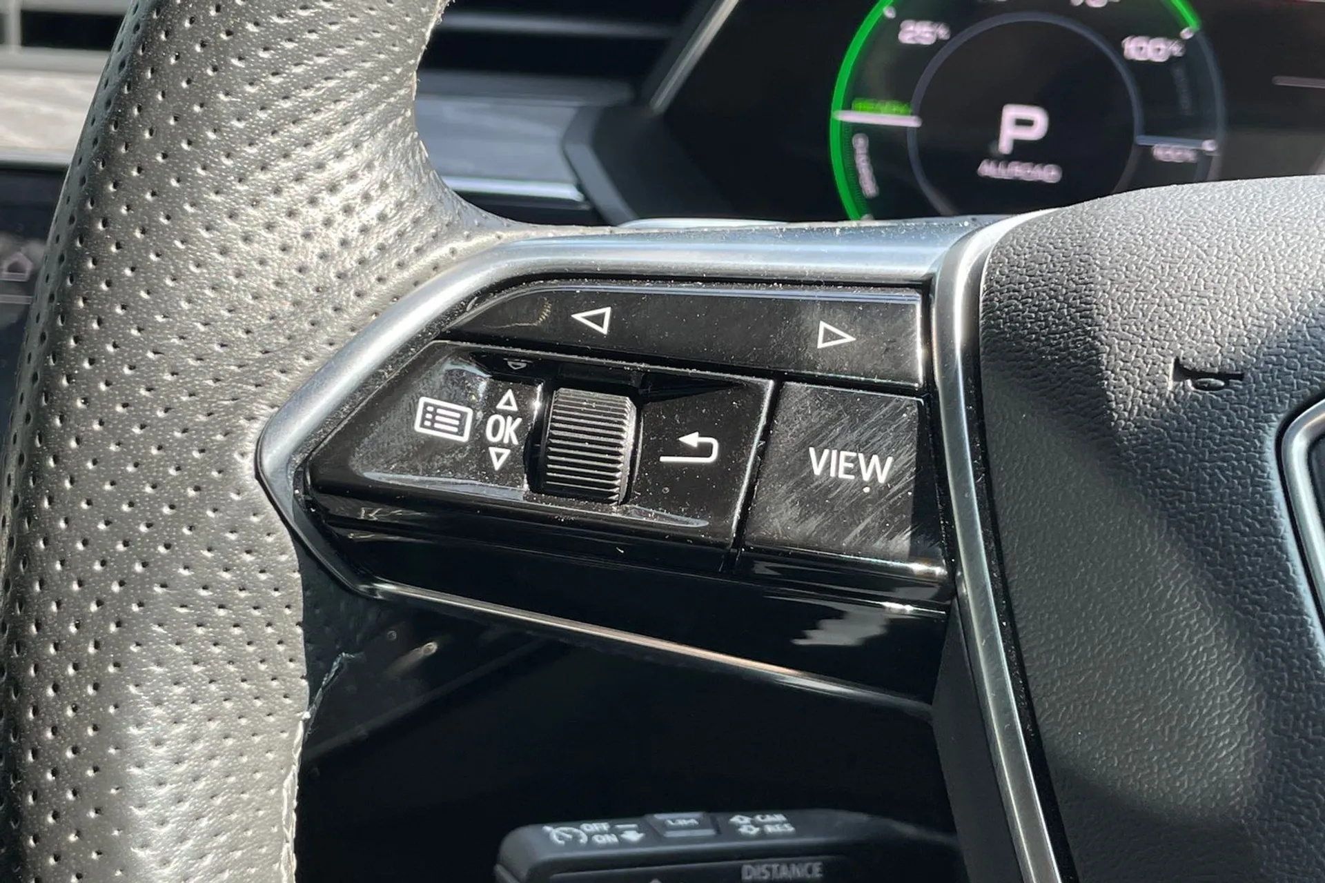 Audi e-tron thumbnail image number 35