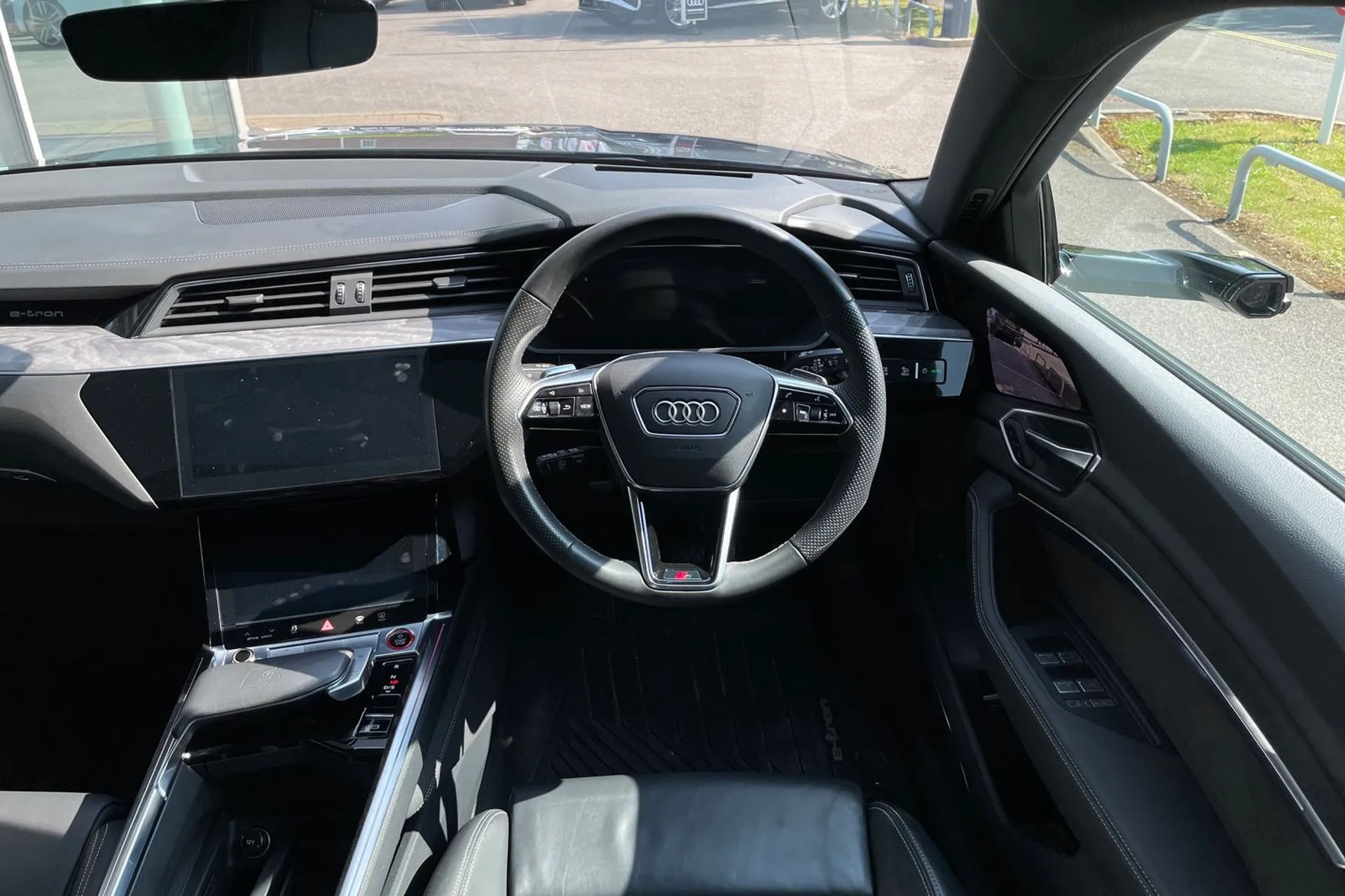 Audi e-tron thumbnail image number 33