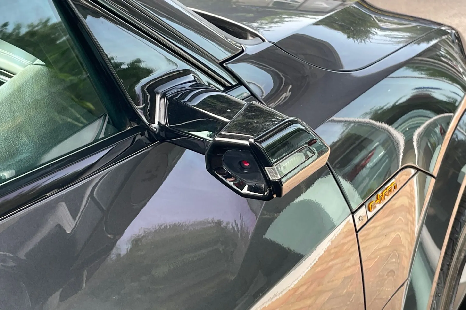 Audi e-tron thumbnail image number 48