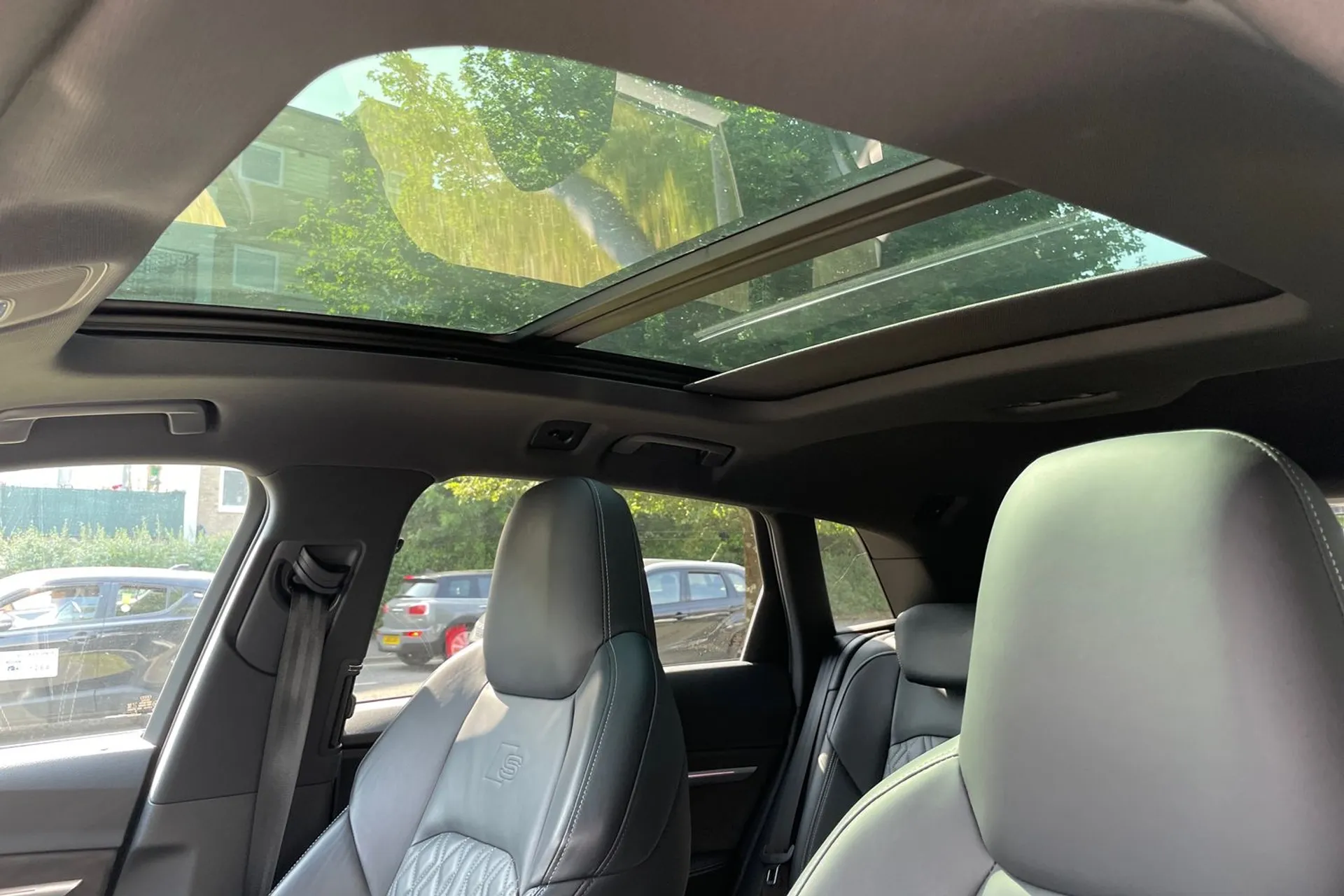 Audi e-tron thumbnail image number 28