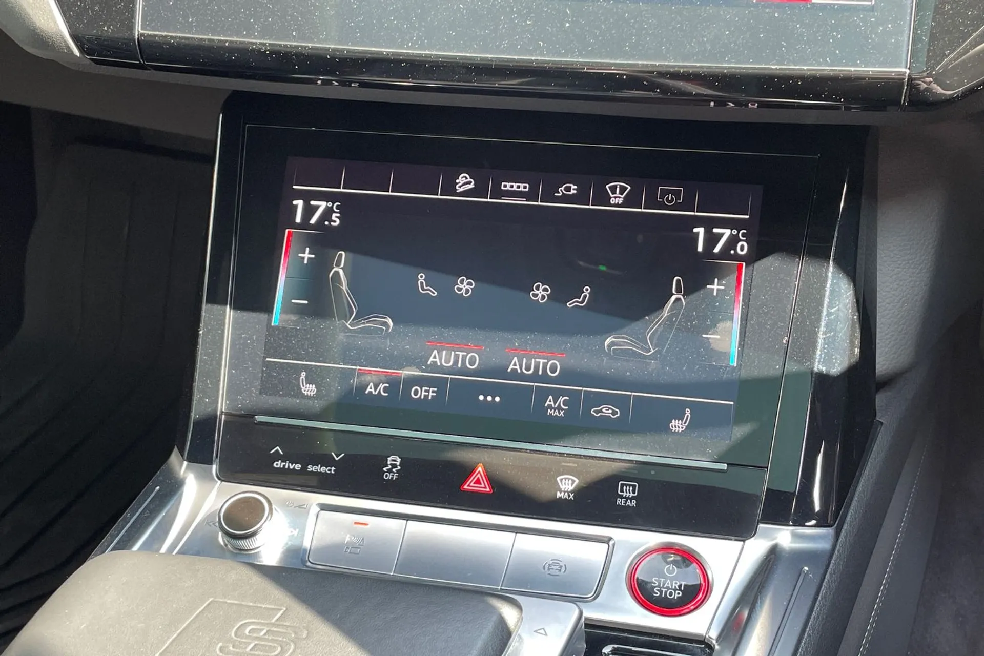 Audi e-tron thumbnail image number 38