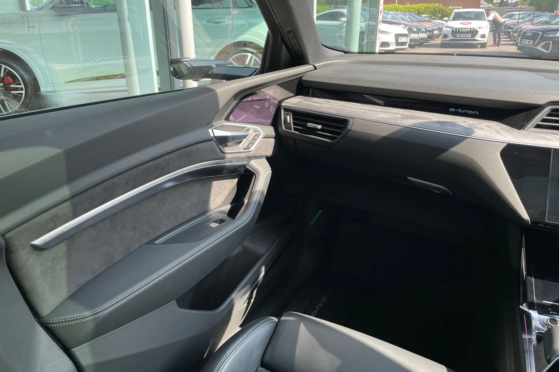 Audi e-tron thumbnail image number 31