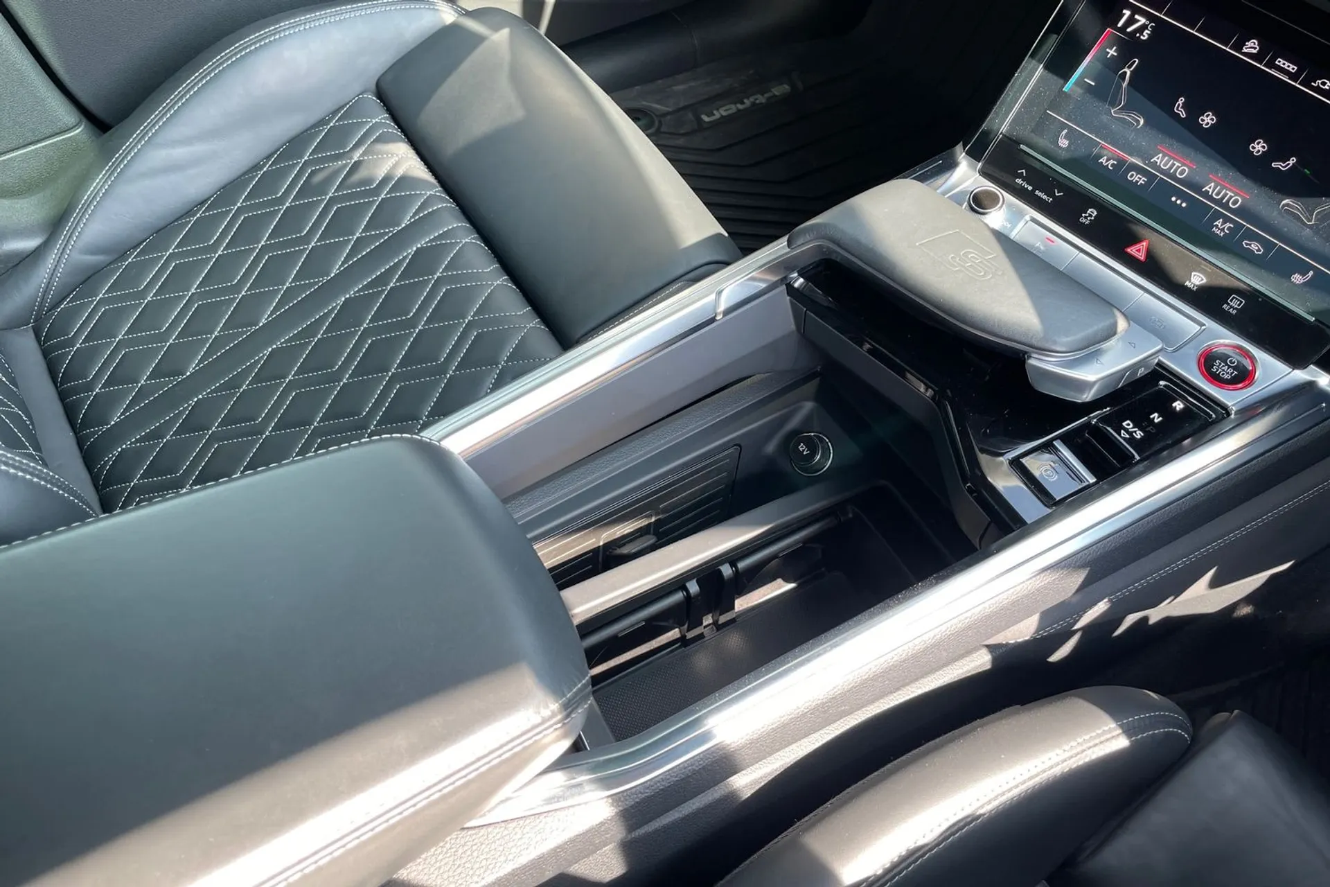 Audi e-tron thumbnail image number 40