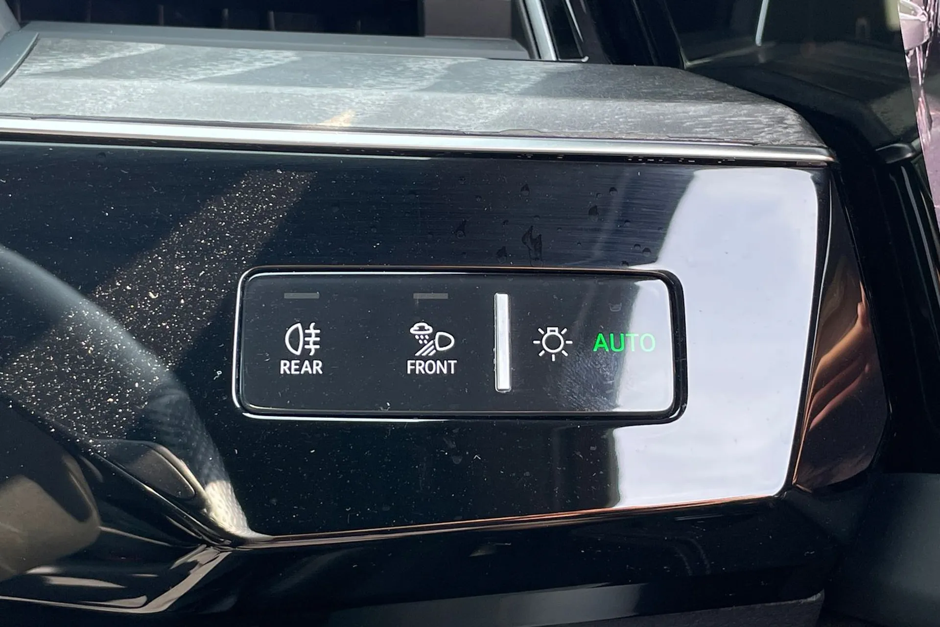 Audi e-tron thumbnail image number 56