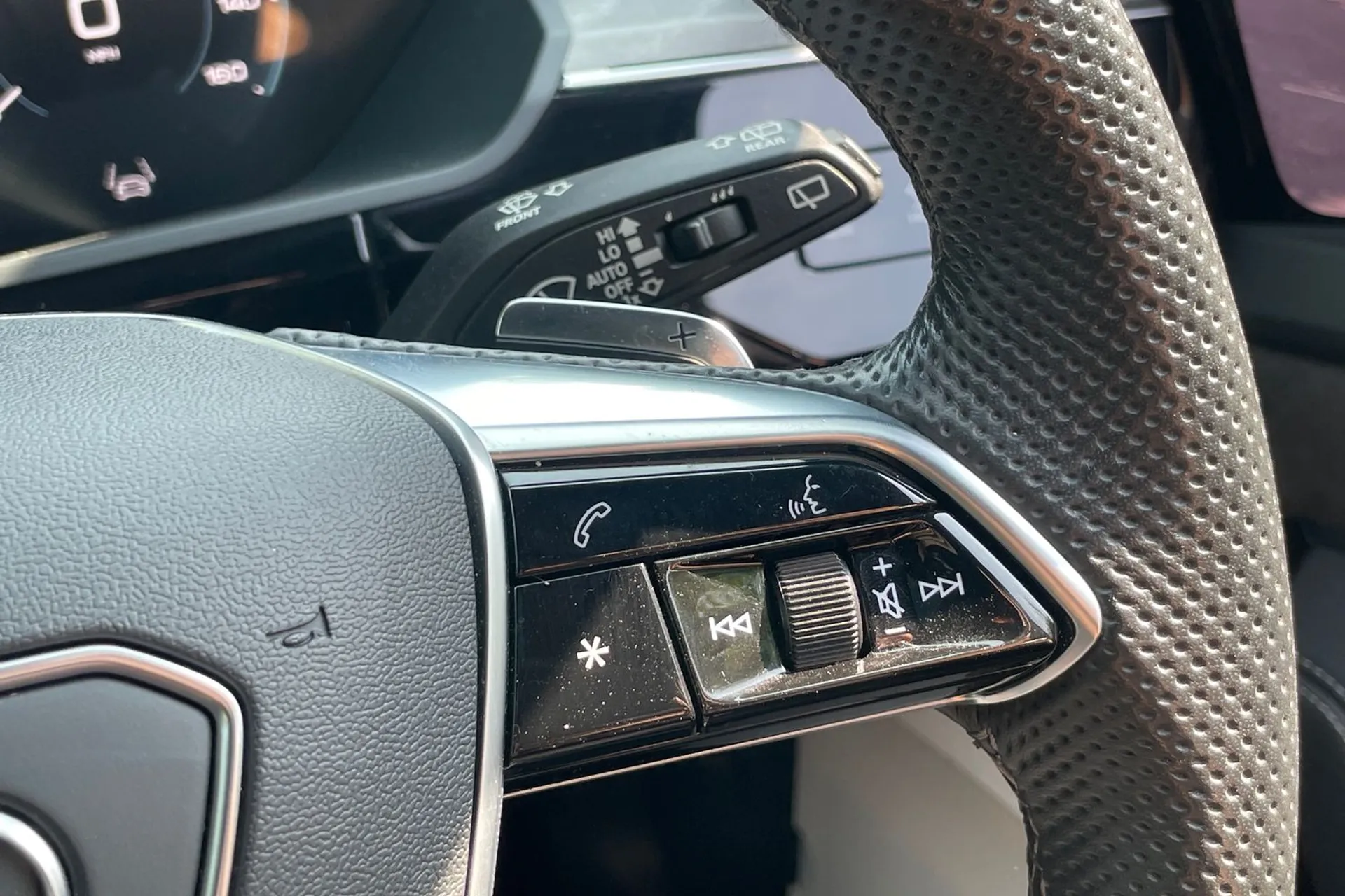 Audi e-tron thumbnail image number 59