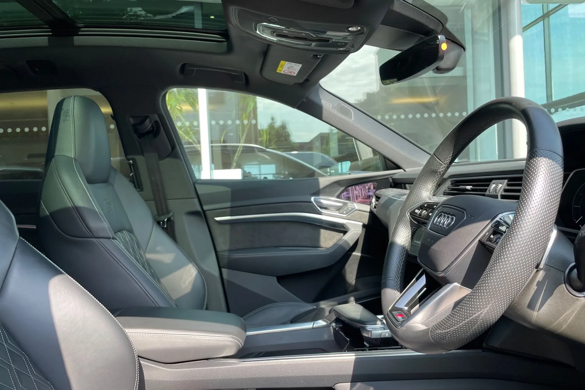 Audi e-tron thumbnail image number 24