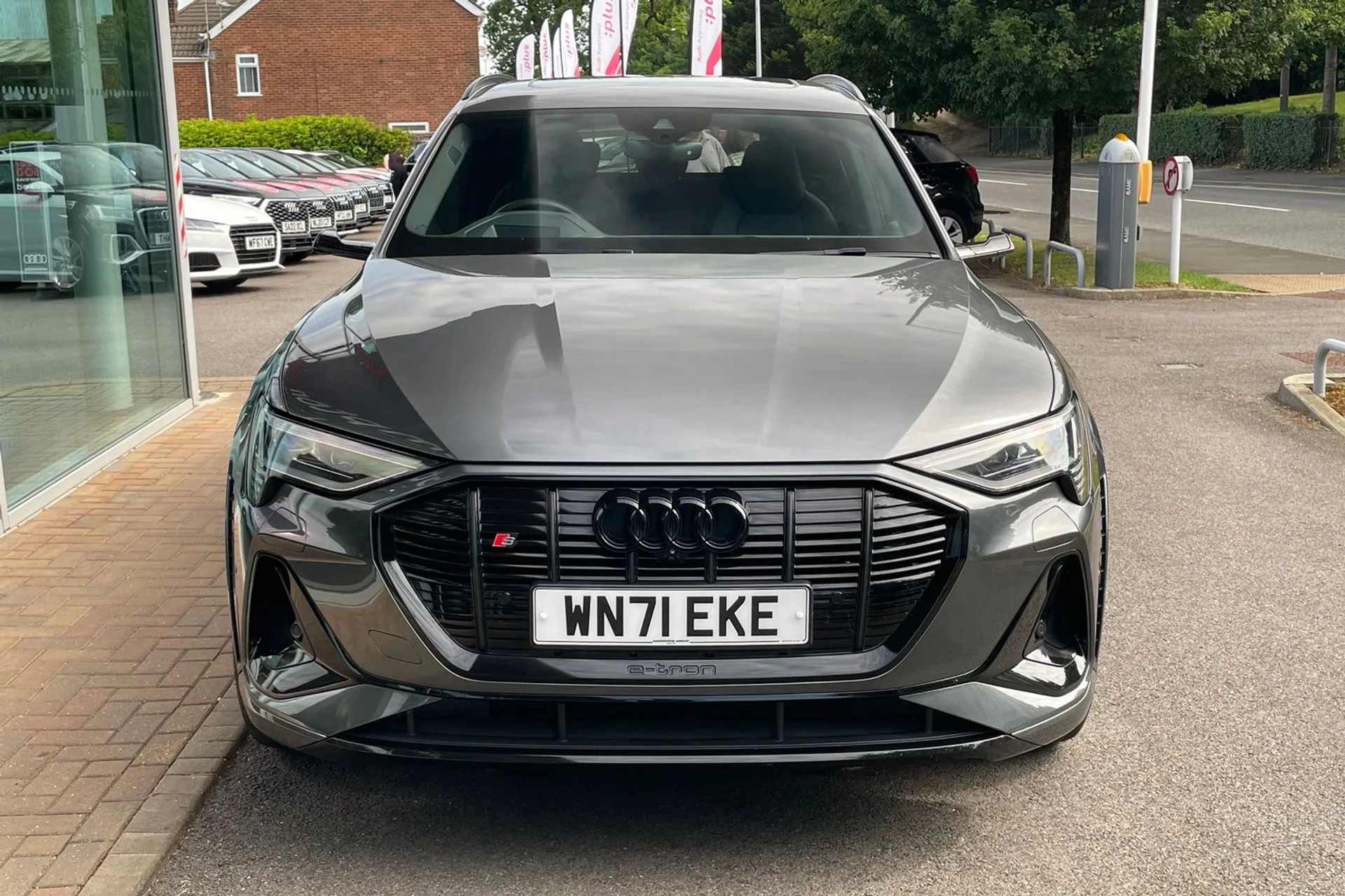 Audi e-tron thumbnail image number 10