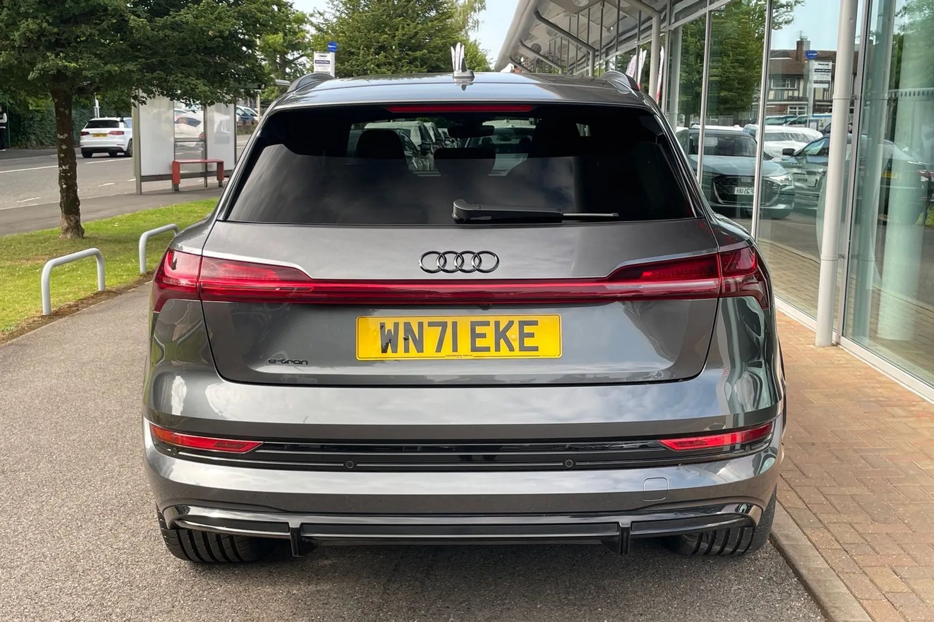Audi e-tron thumbnail image number 6
