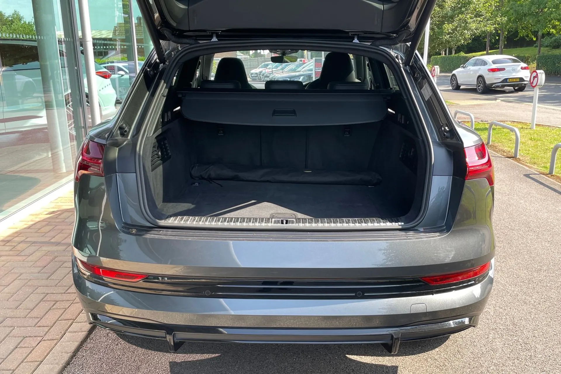 Audi e-tron thumbnail image number 18
