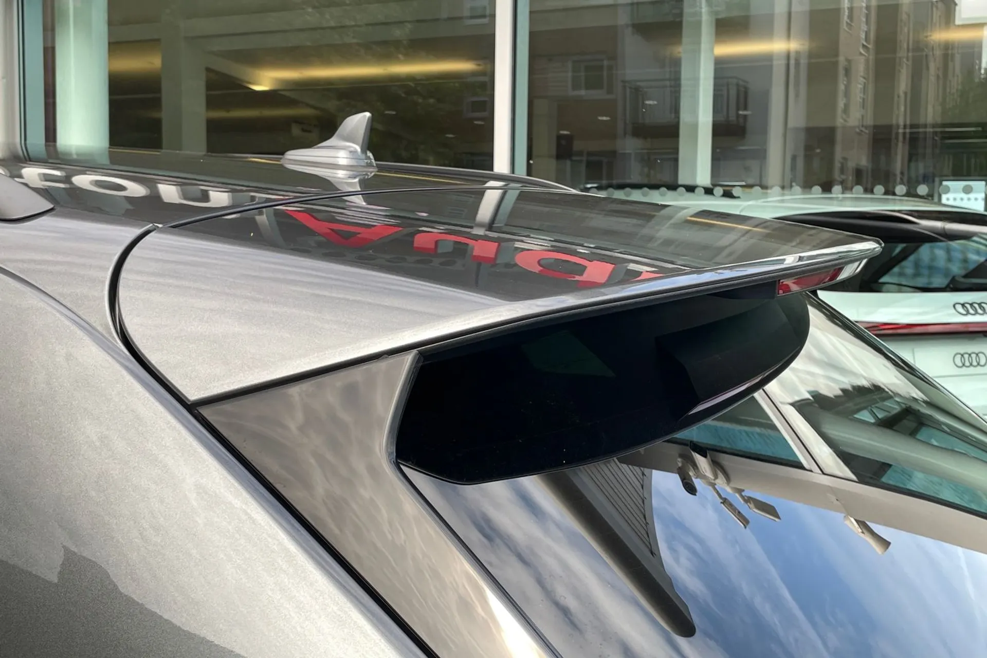 Audi e-tron thumbnail image number 13
