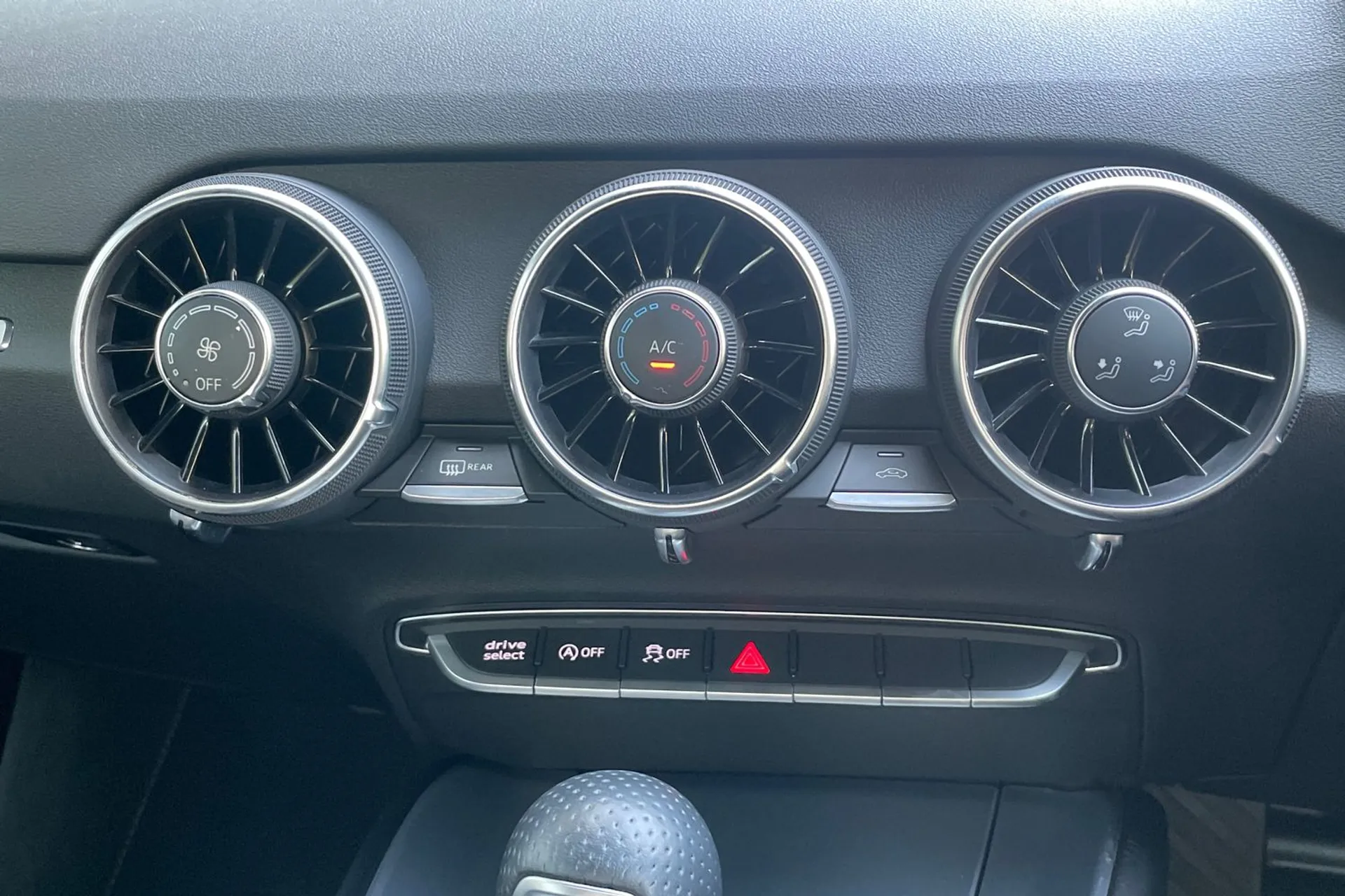Audi TT thumbnail image number 38