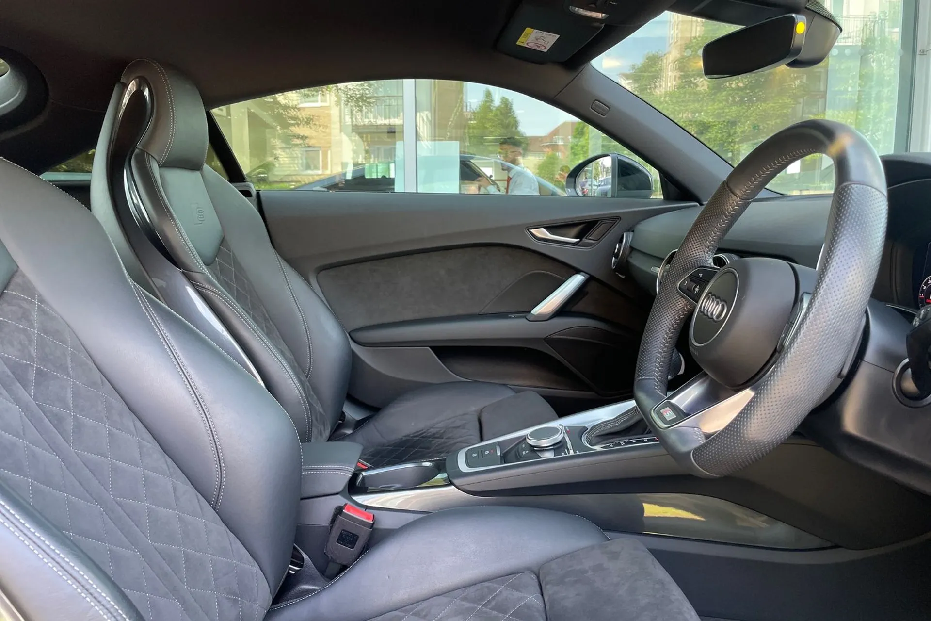 Audi TT thumbnail image number 24