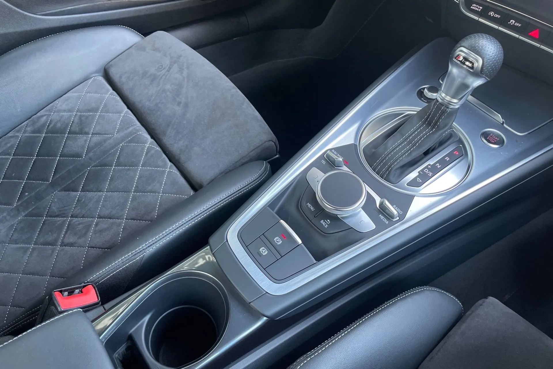Audi TT thumbnail image number 40