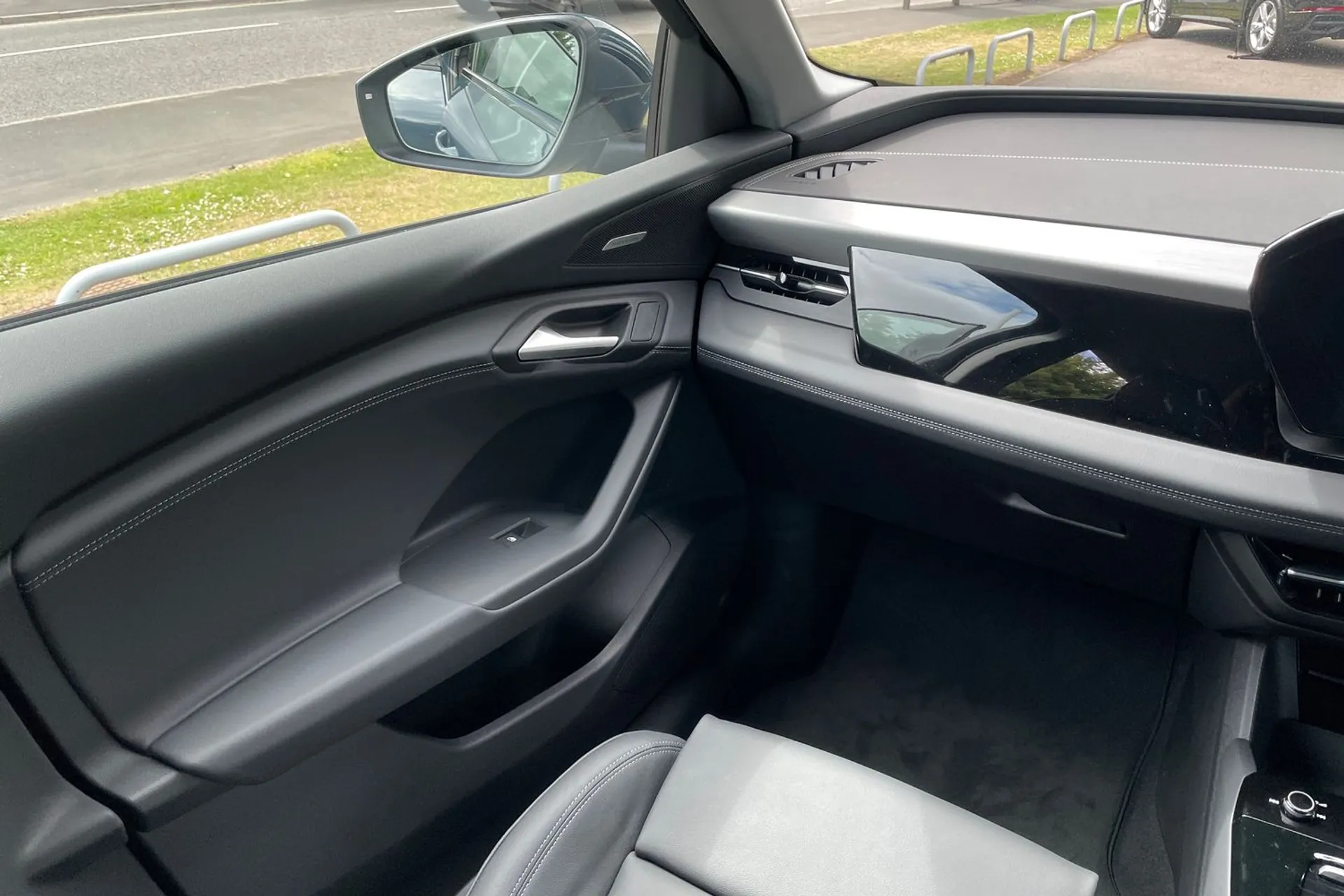 Audi Q6 e-tron thumbnail image number 31