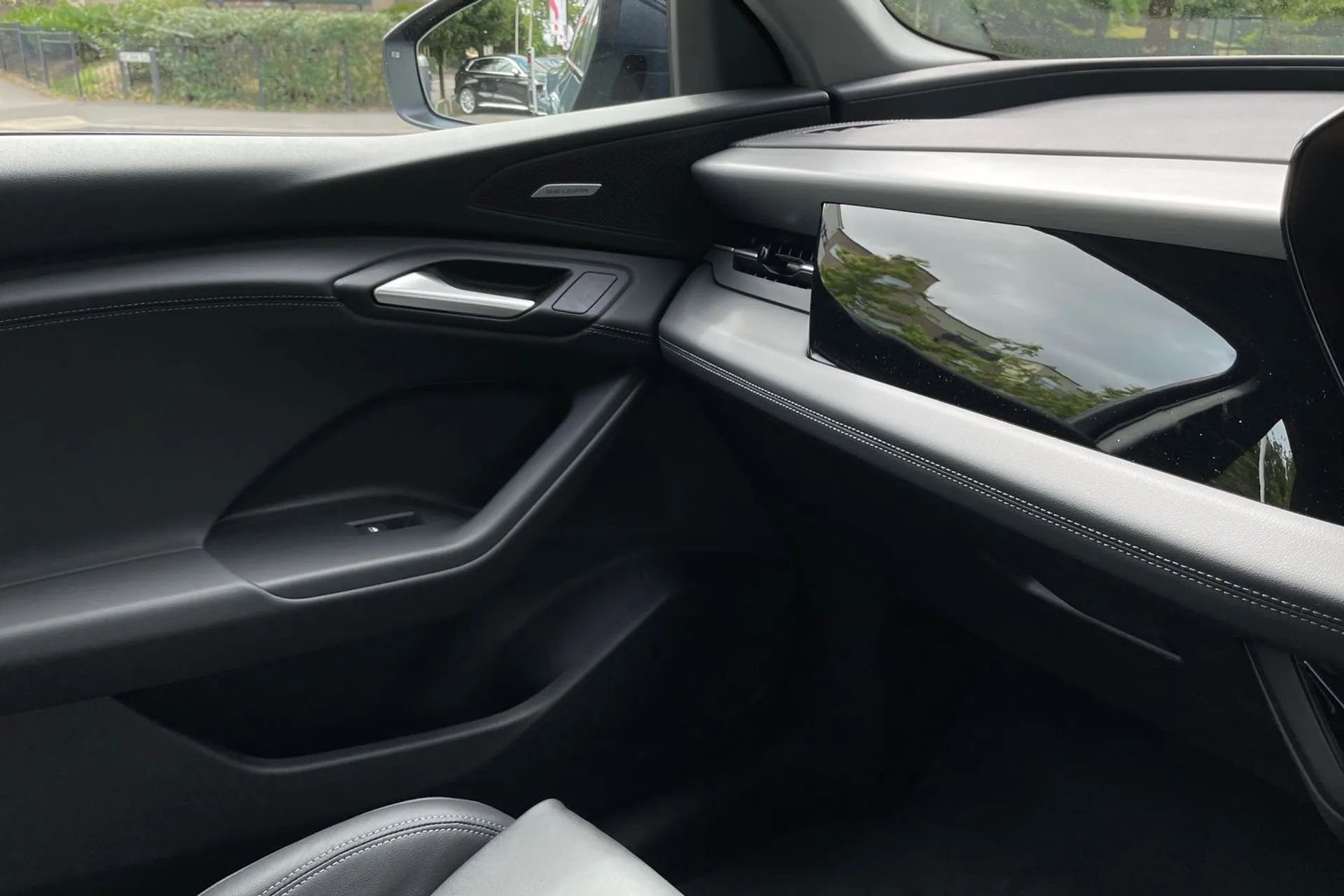 Audi Q6 e-tron thumbnail image number 39
