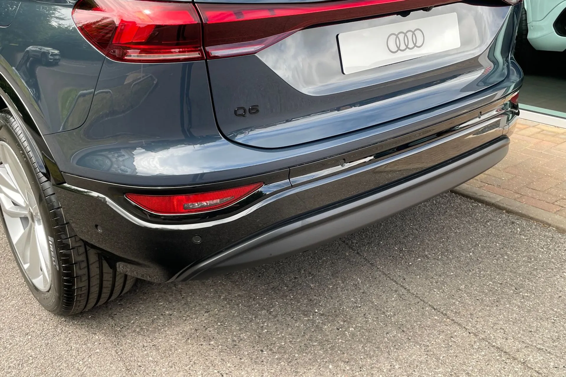 Audi Q6 e-tron thumbnail image number 16