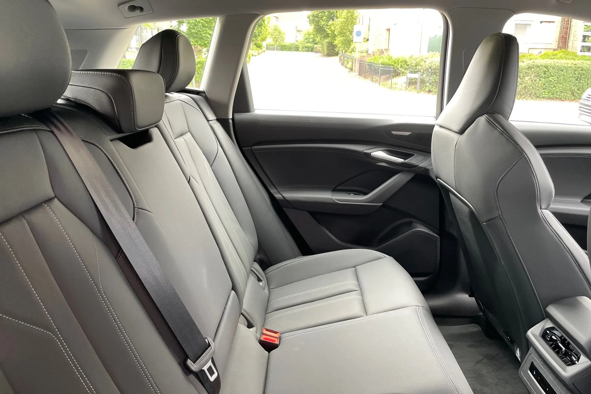 Audi Q6 e-tron thumbnail image number 21