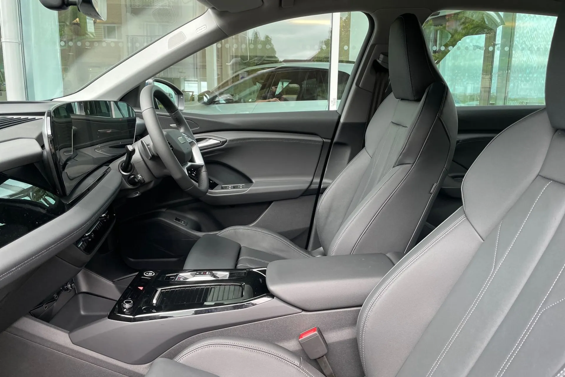 Audi Q6 e-tron thumbnail image number 27
