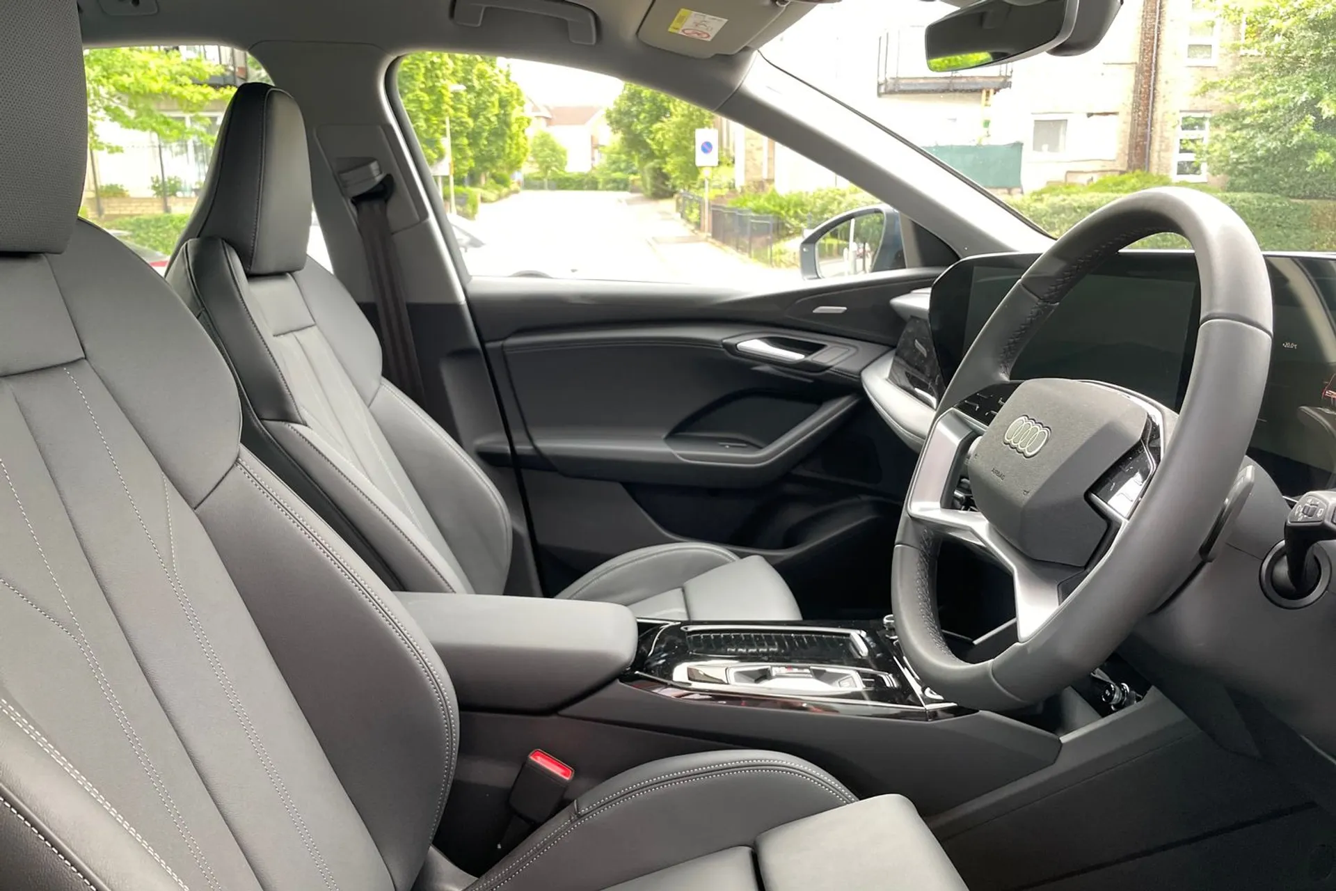 Audi Q6 e-tron thumbnail image number 24